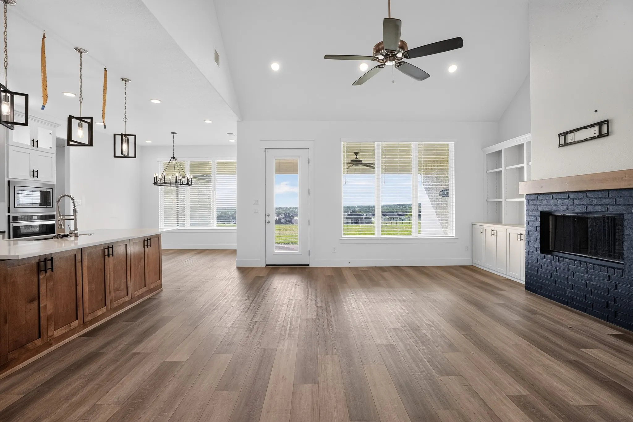 Single Family Residence For Sale in Parker County , 1040 Agnes N, Springtown, Texas 76082, 5 Bedroom, 4 Bathroom, 2 Garage spaces, 2,813 Sqft, built in 2022, mls#21314252, Real Estate Agent in Springtown, Homes For Sale in Parker county, Homes For Sale in Springtown, Realtor in Springtown Texas, Real Estate Brokerage Independent Realty Texas, Luminita Cordes Realtor