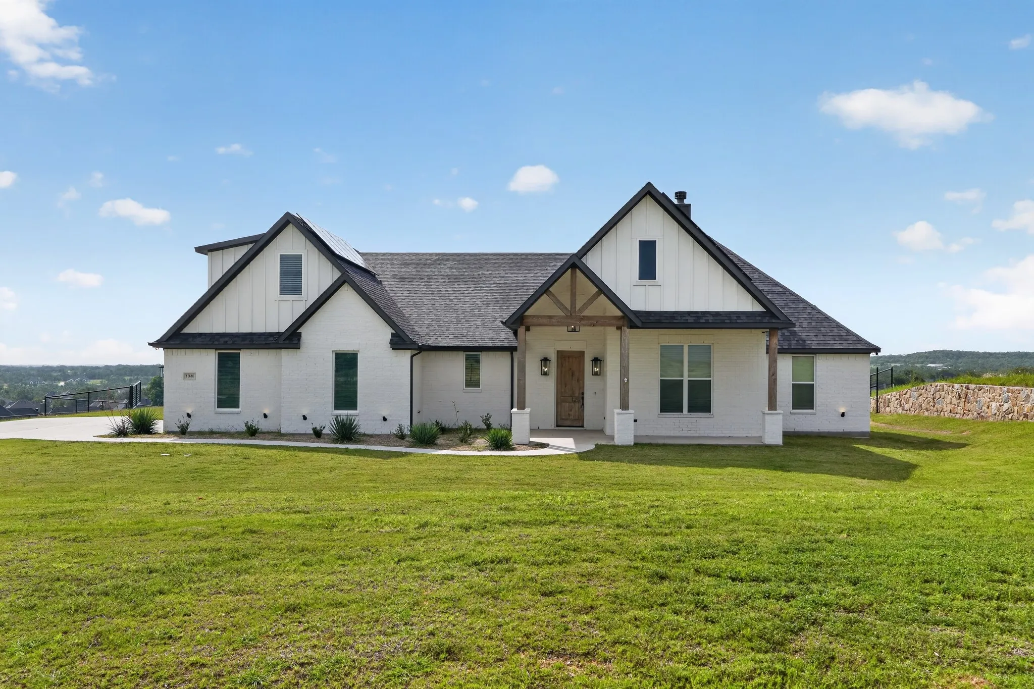 Single Family Residence For Sale in Parker County , 1040 Agnes N, Springtown, Texas 76082, 5 Bedroom, 4 Bathroom, 2 Garage spaces, 2,813 Sqft, built in 2022, mls#21314252, Real Estate Agent in Springtown, Homes For Sale in Parker county, Homes For Sale in Springtown, Realtor in Springtown Texas, Real Estate Brokerage Independent Realty Texas, Luminita Cordes Realtor