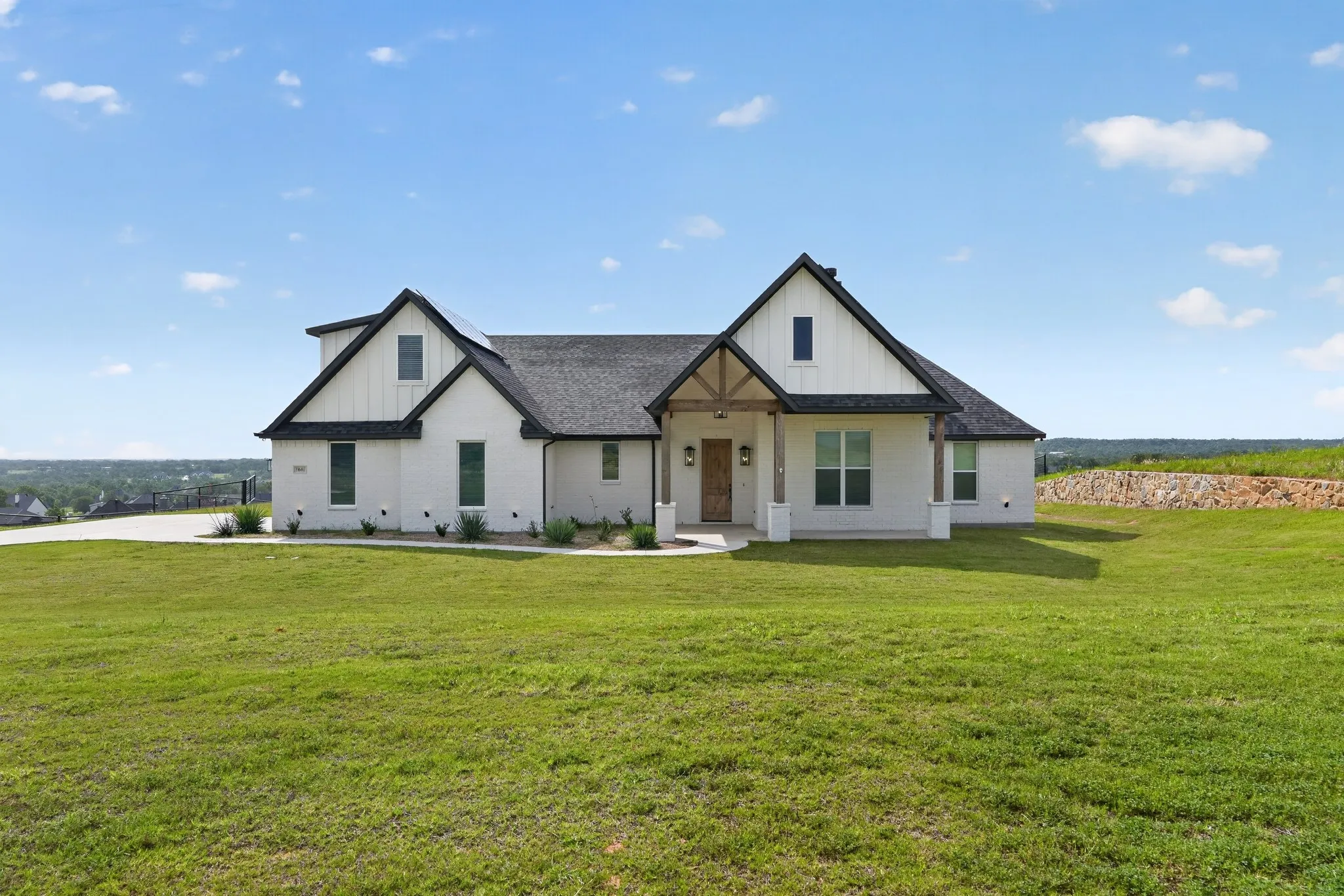 Single Family Residence For Sale in Parker County , 1040 Agnes N, Springtown, Texas 76082, 5 Bedroom, 4 Bathroom, 2 Garage spaces, 2,813 Sqft, built in 2022, mls#21314252, Real Estate Agent in Springtown, Homes For Sale in Parker county, Homes For Sale in Springtown, Realtor in Springtown Texas, Real Estate Brokerage Independent Realty Texas, Luminita Cordes Realtor