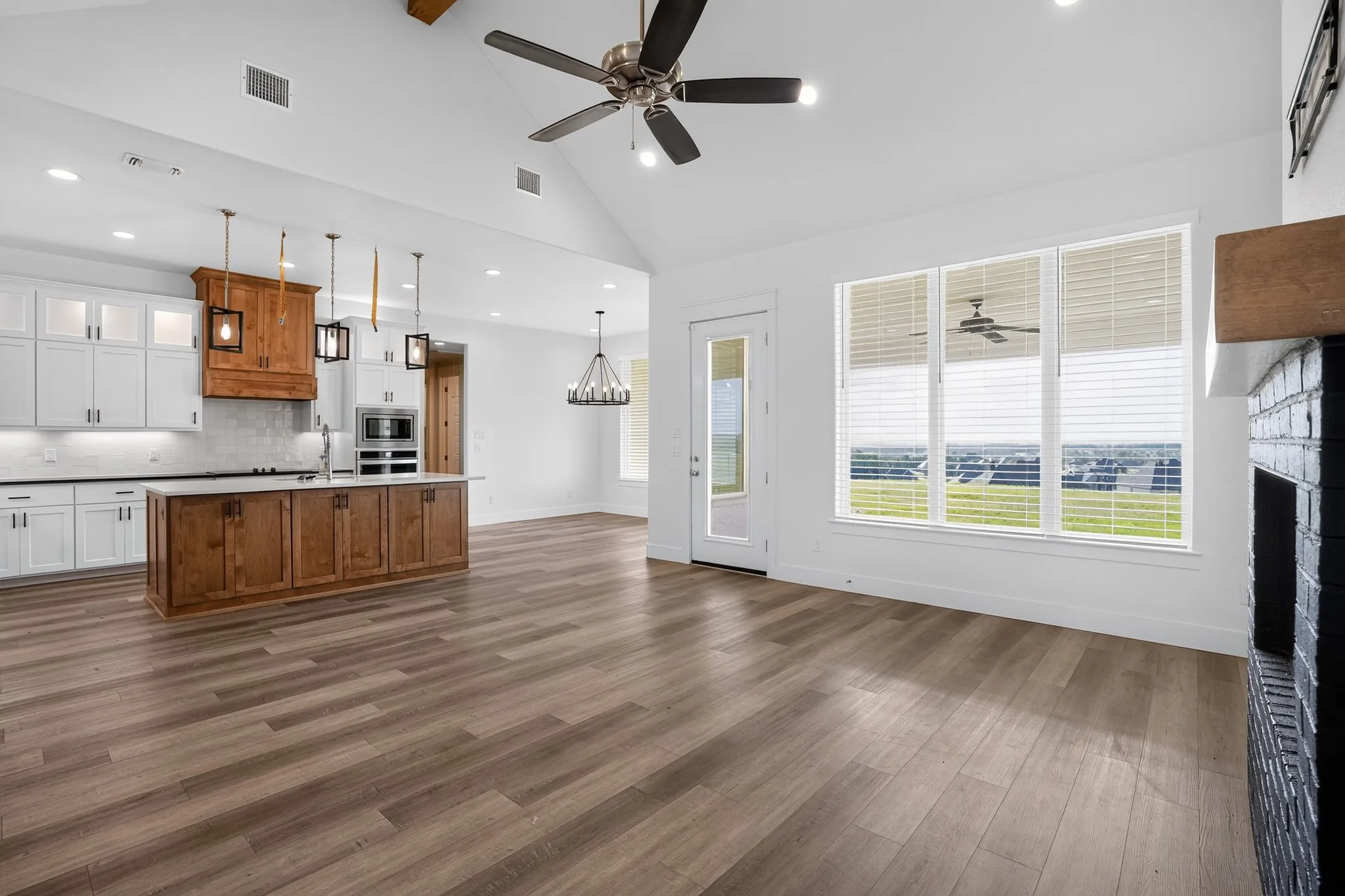 Single Family Residence For Sale in Parker County , 1040 Agnes N, Springtown, Texas 76082, 5 Bedroom, 4 Bathroom, 2 Garage spaces, 2,813 Sqft, built in 2022, mls#21314252, Real Estate Agent in Springtown, Homes For Sale in Parker county, Homes For Sale in Springtown, Realtor in Springtown Texas, Real Estate Brokerage Independent Realty Texas, Luminita Cordes Realtor