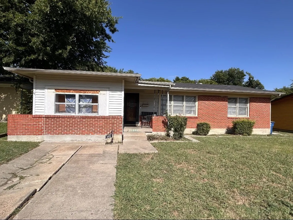 Single Family Residence For Sale in Dallas County , 3904 Fortune Lane, Dallas, Texas 75216, 2 Bedroom, 2 Bathroom, Garage spaces, 1,368 Sqft, built in 1955, mls#21314360, Real Estate Agent in Dallas, Homes For Sale in Dallas county, Homes For Sale in Dallas, Realtor in Dallas Texas, Real Estate Brokerage Independent Realty Texas, Luminita Cordes Realtor