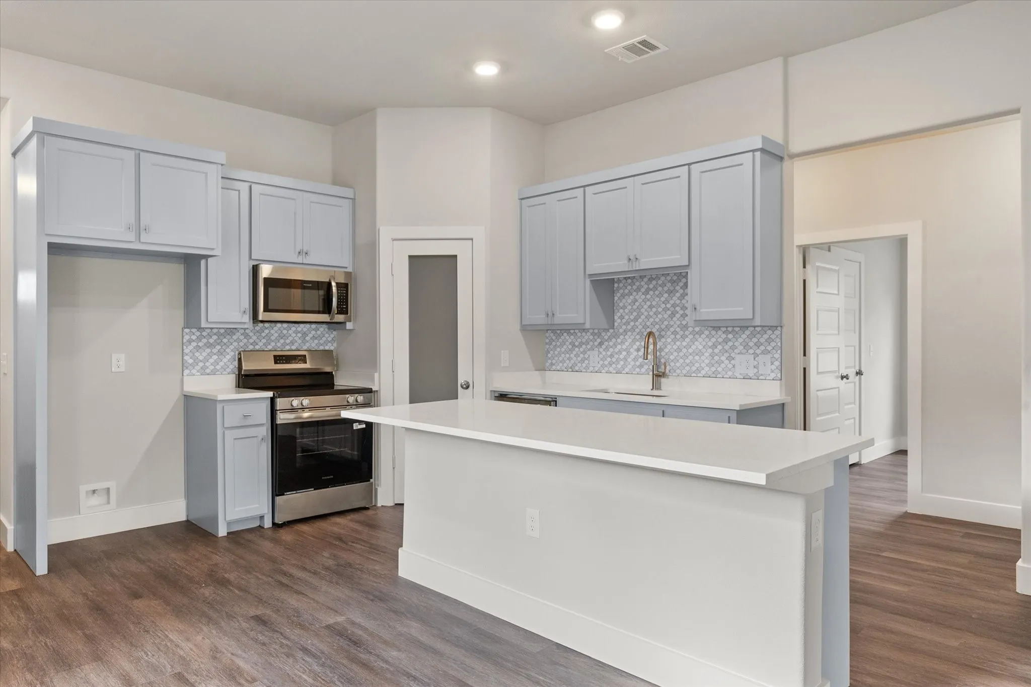 Single Family Residence For Sale in Navarro County , 1206 E 11th, Corsicana, Texas 75110, 3 Bedroom, 2 Bathroom, 2 Garage spaces, 1,390 Sqft, built in 2026, mls#21312836, Real Estate Agent in Corsicana, Homes For Sale in Navarro county, Homes For Sale in Corsicana, Realtor in Corsicana Texas, Real Estate Brokerage Independent Realty Texas, Luminita Cordes Realtor