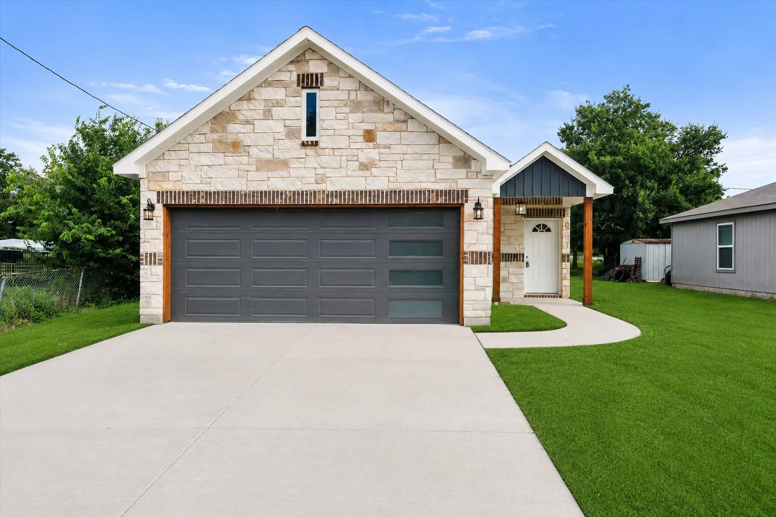 Single Family Residence For Sale in Navarro County , 1206 E 11th, Corsicana, Texas 75110, 3 Bedroom, 2 Bathroom, 2 Garage spaces, 1,390 Sqft, built in 2026, mls#21312836, Real Estate Agent in Corsicana, Homes For Sale in Navarro county, Homes For Sale in Corsicana, Realtor in Corsicana Texas, Real Estate Brokerage Independent Realty Texas, Luminita Cordes Realtor