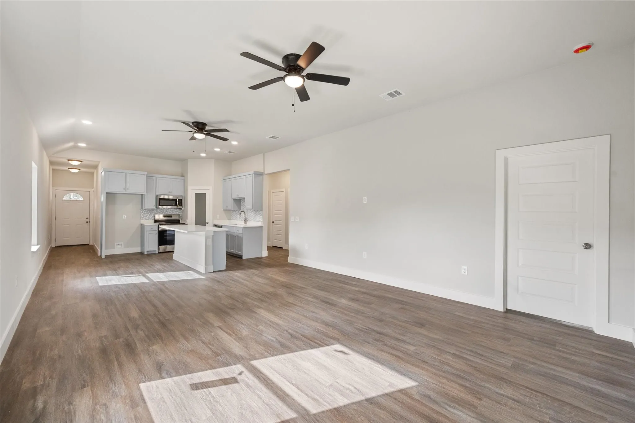 Single Family Residence For Sale in Navarro County , 1206 E 11th, Corsicana, Texas 75110, 3 Bedroom, 2 Bathroom, 2 Garage spaces, 1,390 Sqft, built in 2026, mls#21312836, Real Estate Agent in Corsicana, Homes For Sale in Navarro county, Homes For Sale in Corsicana, Realtor in Corsicana Texas, Real Estate Brokerage Independent Realty Texas, Luminita Cordes Realtor