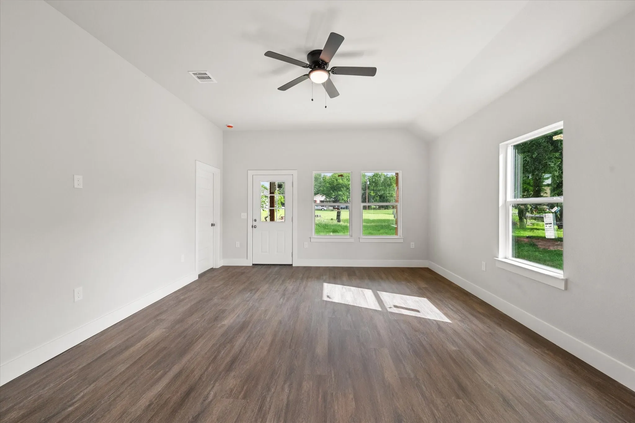 Single Family Residence For Sale in Navarro County , 1206 E 11th, Corsicana, Texas 75110, 3 Bedroom, 2 Bathroom, 2 Garage spaces, 1,390 Sqft, built in 2026, mls#21312836, Real Estate Agent in Corsicana, Homes For Sale in Navarro county, Homes For Sale in Corsicana, Realtor in Corsicana Texas, Real Estate Brokerage Independent Realty Texas, Luminita Cordes Realtor