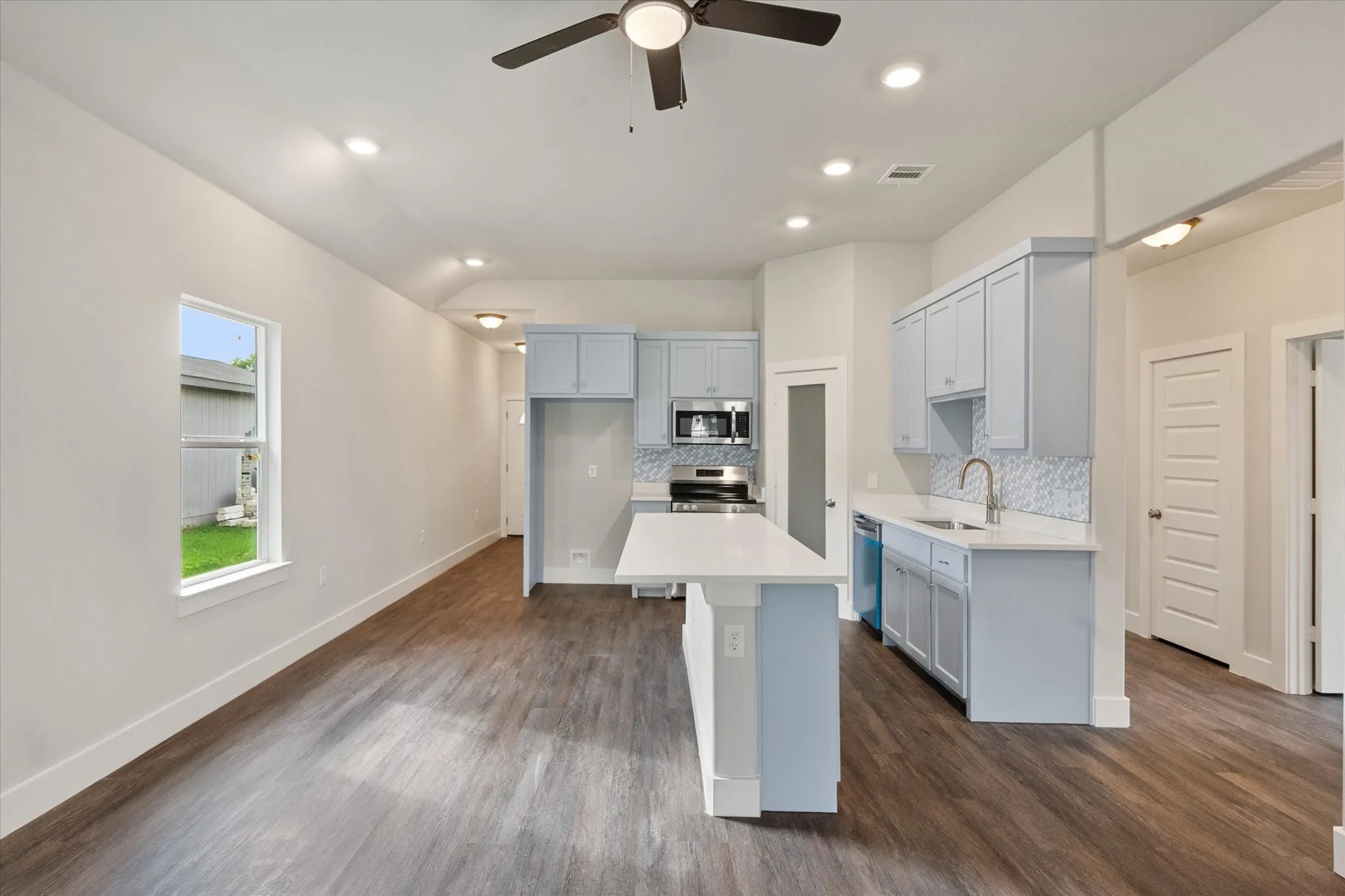 Single Family Residence For Sale in Navarro County , 1206 E 11th, Corsicana, Texas 75110, 3 Bedroom, 2 Bathroom, 2 Garage spaces, 1,390 Sqft, built in 2026, mls#21312836, Real Estate Agent in Corsicana, Homes For Sale in Navarro county, Homes For Sale in Corsicana, Realtor in Corsicana Texas, Real Estate Brokerage Independent Realty Texas, Luminita Cordes Realtor