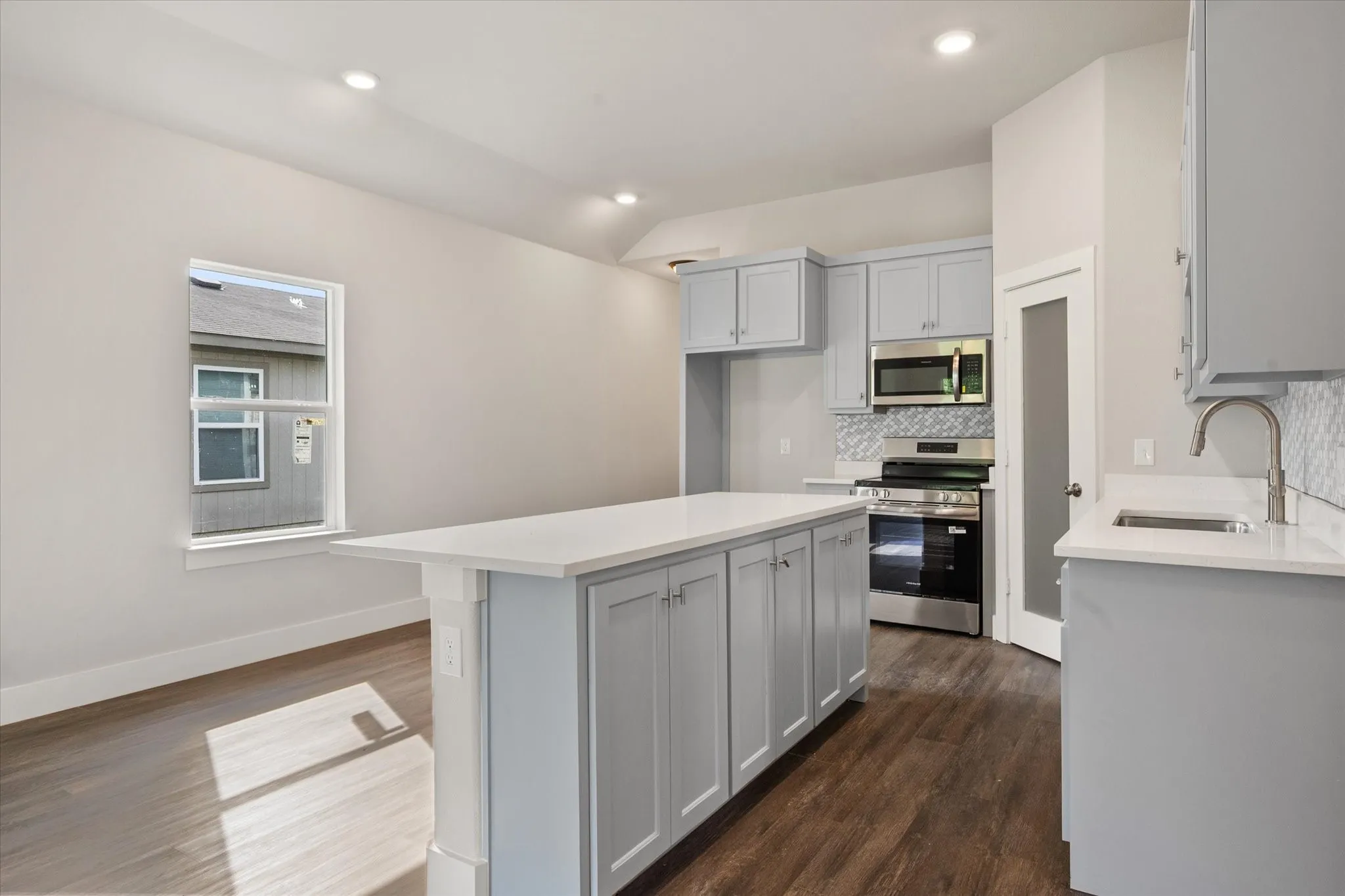 Single Family Residence For Sale in Navarro County , 1206 E 11th, Corsicana, Texas 75110, 3 Bedroom, 2 Bathroom, 2 Garage spaces, 1,390 Sqft, built in 2026, mls#21312836, Real Estate Agent in Corsicana, Homes For Sale in Navarro county, Homes For Sale in Corsicana, Realtor in Corsicana Texas, Real Estate Brokerage Independent Realty Texas, Luminita Cordes Realtor