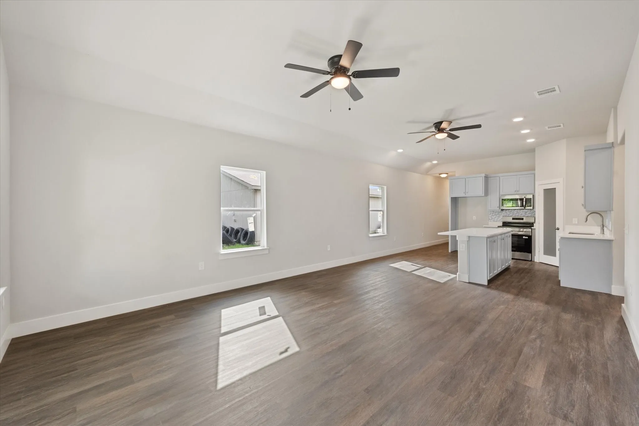 Single Family Residence For Sale in Navarro County , 1206 E 11th, Corsicana, Texas 75110, 3 Bedroom, 2 Bathroom, 2 Garage spaces, 1,390 Sqft, built in 2026, mls#21312836, Real Estate Agent in Corsicana, Homes For Sale in Navarro county, Homes For Sale in Corsicana, Realtor in Corsicana Texas, Real Estate Brokerage Independent Realty Texas, Luminita Cordes Realtor