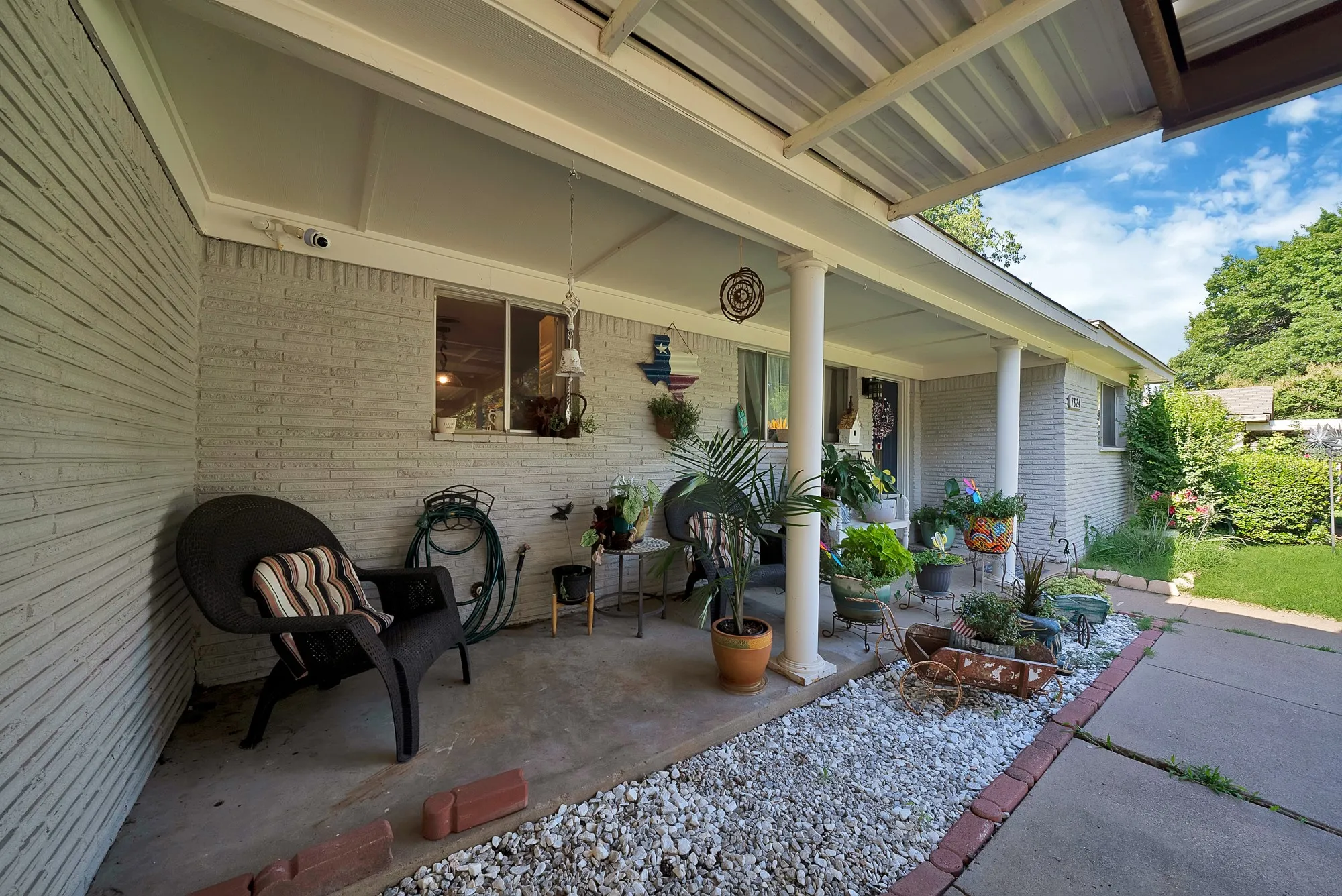 Single Family Residence For Sale in Tarrant County , 7824 Whitney Drive, White Settlement, Texas 76108, 3 Bedroom, 2 Bathroom, 1 Garage spaces, 1,718 Sqft, built in 1960, mls#21313733, Real Estate Agent in White Settlement, Homes For Sale in Tarrant county, Homes For Sale in White Settlement, Realtor in White Settlement Texas, Real Estate Brokerage Independent Realty Texas, Luminita Cordes Realtor