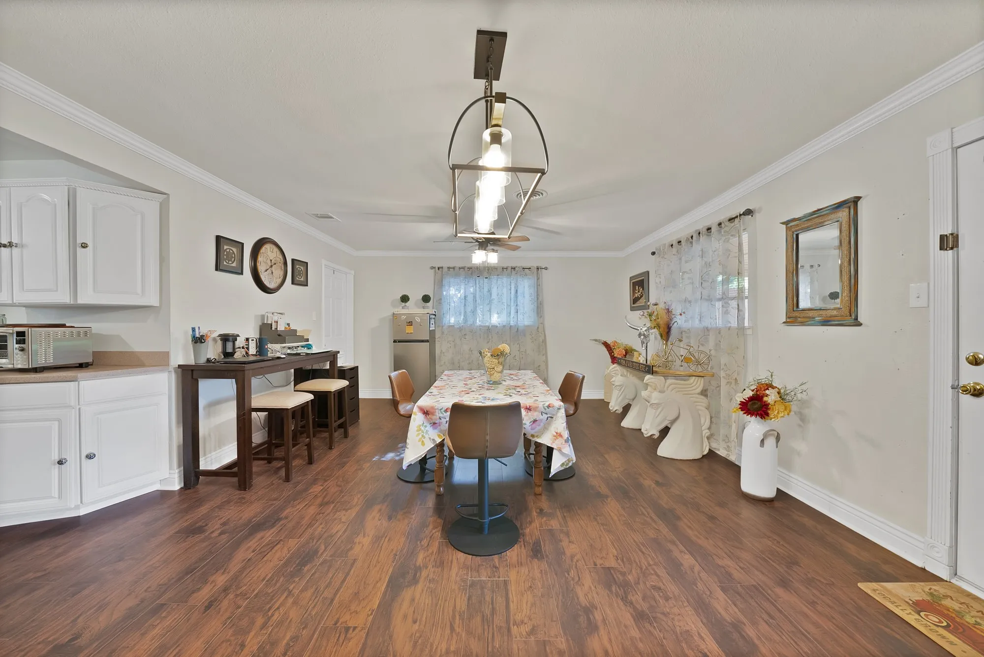 Single Family Residence For Sale in Tarrant County , 7824 Whitney Drive, White Settlement, Texas 76108, 3 Bedroom, 2 Bathroom, 1 Garage spaces, 1,718 Sqft, built in 1960, mls#21313733, Real Estate Agent in White Settlement, Homes For Sale in Tarrant county, Homes For Sale in White Settlement, Realtor in White Settlement Texas, Real Estate Brokerage Independent Realty Texas, Luminita Cordes Realtor