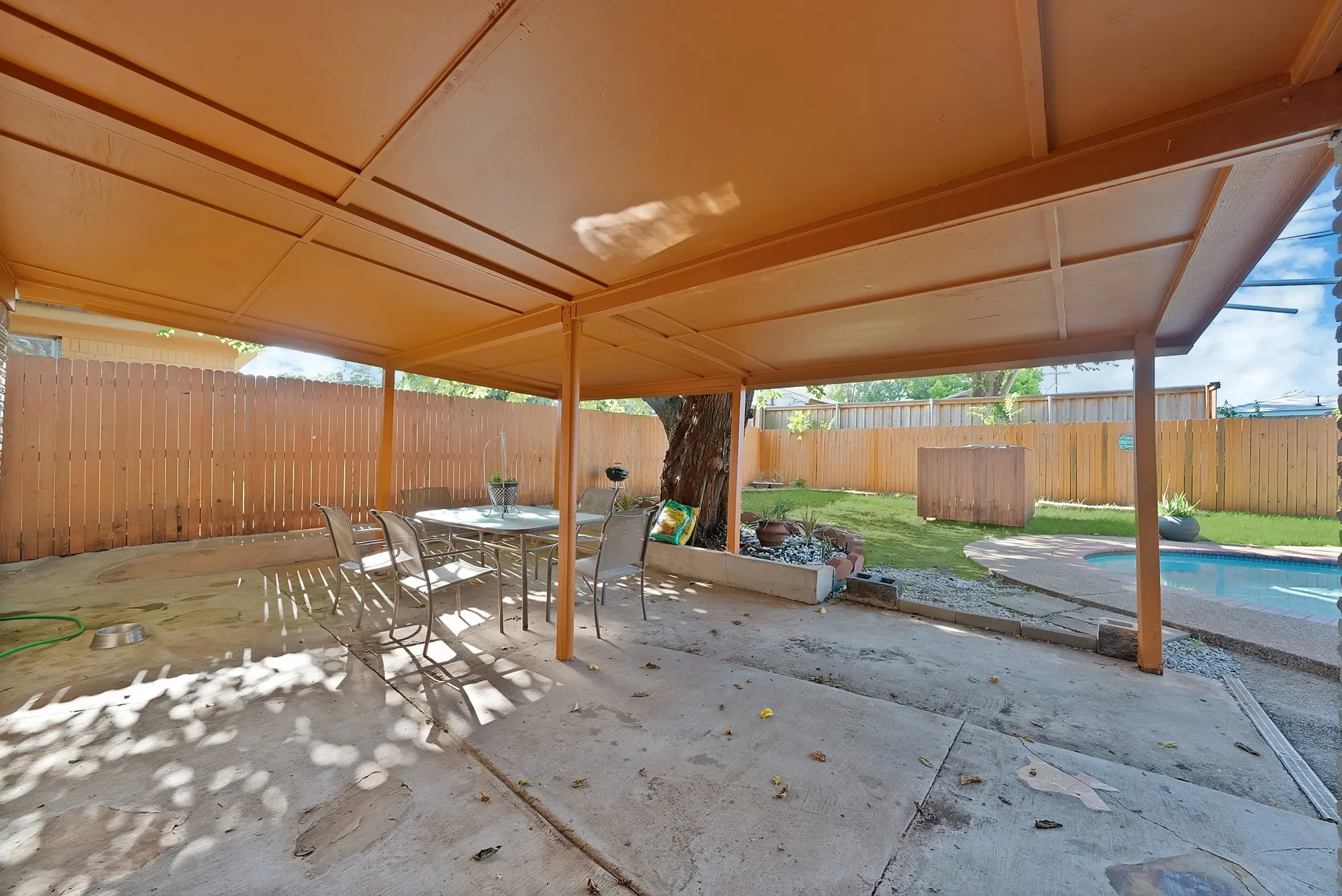 Single Family Residence For Sale in Tarrant County , 7824 Whitney Drive, White Settlement, Texas 76108, 3 Bedroom, 2 Bathroom, 1 Garage spaces, 1,718 Sqft, built in 1960, mls#21313733, Real Estate Agent in White Settlement, Homes For Sale in Tarrant county, Homes For Sale in White Settlement, Realtor in White Settlement Texas, Real Estate Brokerage Independent Realty Texas, Luminita Cordes Realtor