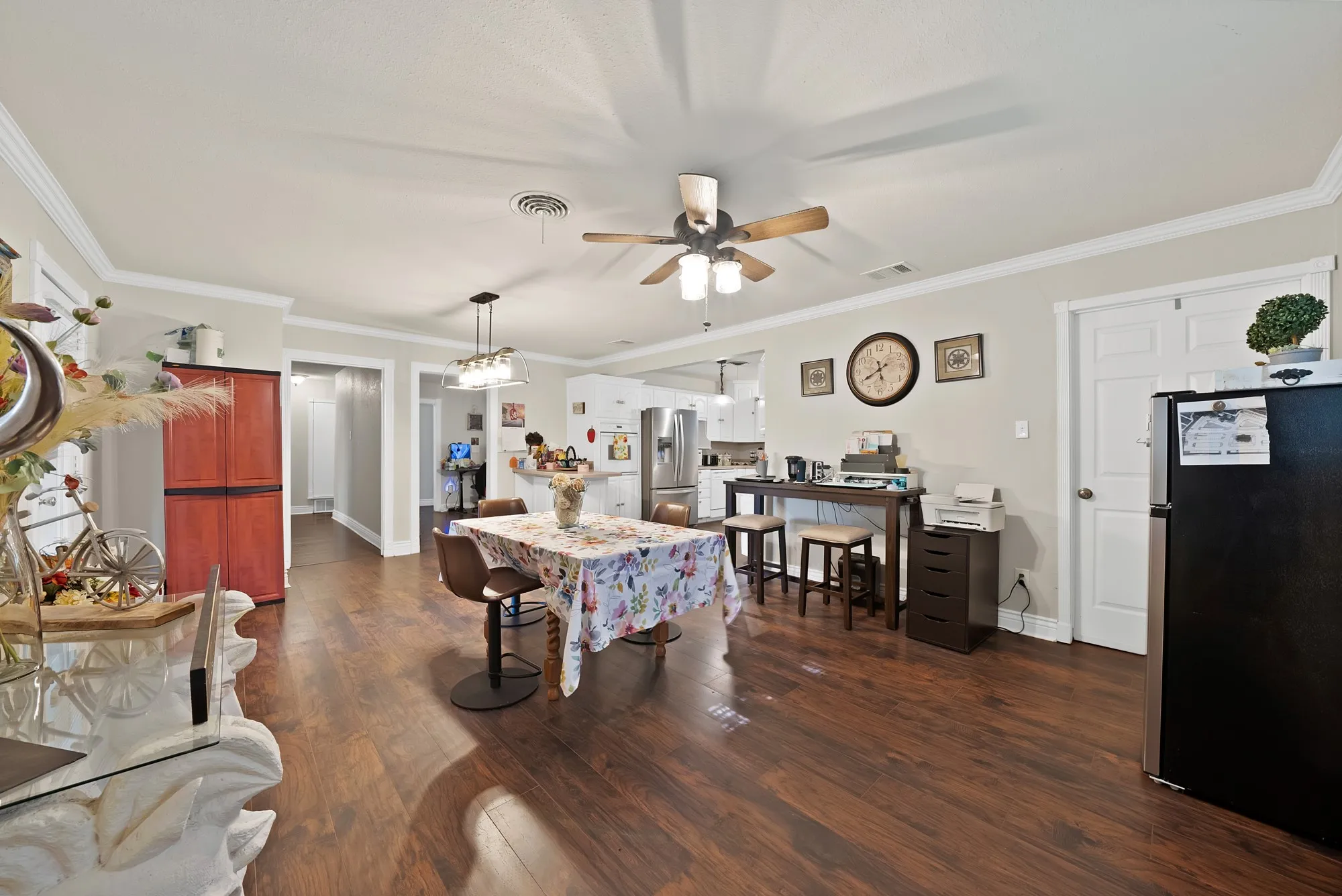 Single Family Residence For Sale in Tarrant County , 7824 Whitney Drive, White Settlement, Texas 76108, 3 Bedroom, 2 Bathroom, 1 Garage spaces, 1,718 Sqft, built in 1960, mls#21313733, Real Estate Agent in White Settlement, Homes For Sale in Tarrant county, Homes For Sale in White Settlement, Realtor in White Settlement Texas, Real Estate Brokerage Independent Realty Texas, Luminita Cordes Realtor