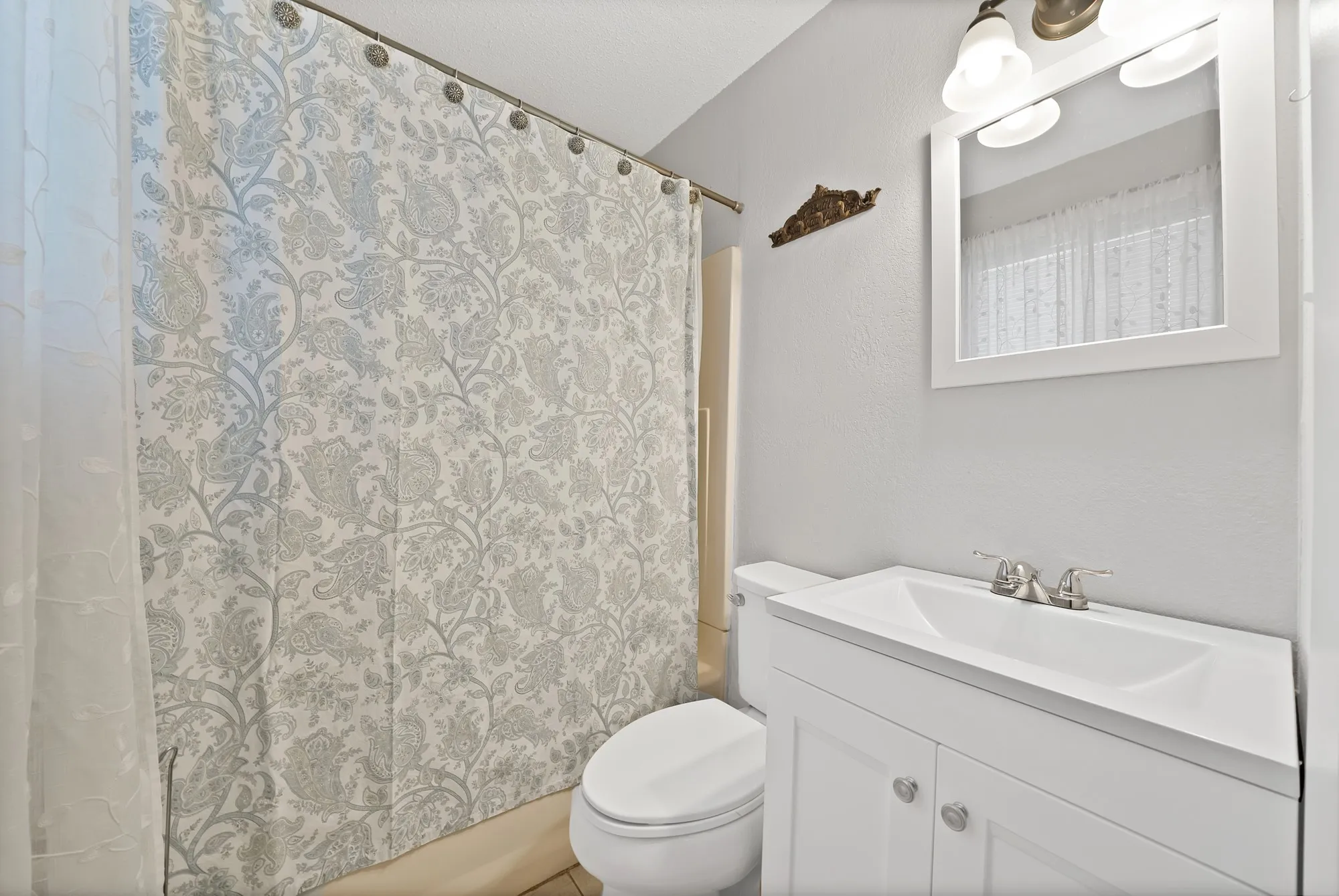 Single Family Residence For Sale in Tarrant County , 7824 Whitney Drive, White Settlement, Texas 76108, 3 Bedroom, 2 Bathroom, 1 Garage spaces, 1,718 Sqft, built in 1960, mls#21313733, Real Estate Agent in White Settlement, Homes For Sale in Tarrant county, Homes For Sale in White Settlement, Realtor in White Settlement Texas, Real Estate Brokerage Independent Realty Texas, Luminita Cordes Realtor