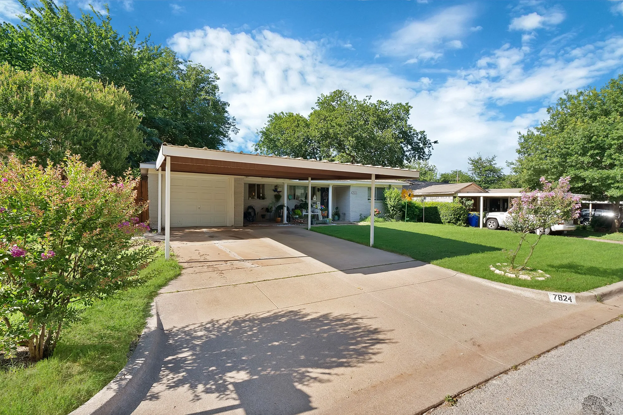 Single Family Residence For Sale in Tarrant County , 7824 Whitney Drive, White Settlement, Texas 76108, 3 Bedroom, 2 Bathroom, 1 Garage spaces, 1,718 Sqft, built in 1960, mls#21313733, Real Estate Agent in White Settlement, Homes For Sale in Tarrant county, Homes For Sale in White Settlement, Realtor in White Settlement Texas, Real Estate Brokerage Independent Realty Texas, Luminita Cordes Realtor