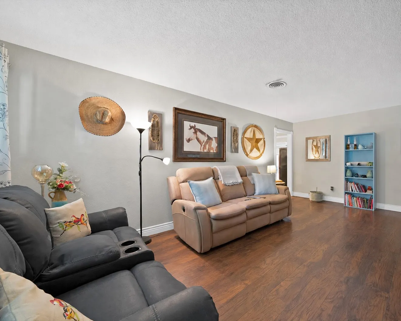 Single Family Residence For Sale in Tarrant County , 7824 Whitney Drive, White Settlement, Texas 76108, 3 Bedroom, 2 Bathroom, 1 Garage spaces, 1,718 Sqft, built in 1960, mls#21313733, Real Estate Agent in White Settlement, Homes For Sale in Tarrant county, Homes For Sale in White Settlement, Realtor in White Settlement Texas, Real Estate Brokerage Independent Realty Texas, Luminita Cordes Realtor
