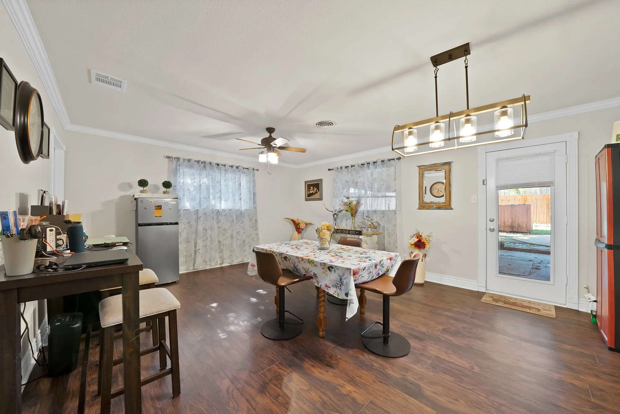 Single Family Residence For Sale in Tarrant County , 7824 Whitney Drive, White Settlement, Texas 76108, 3 Bedroom, 2 Bathroom, 1 Garage spaces, 1,718 Sqft, built in 1960, mls#21313733, Real Estate Agent in White Settlement, Homes For Sale in Tarrant county, Homes For Sale in White Settlement, Realtor in White Settlement Texas, Real Estate Brokerage Independent Realty Texas, Luminita Cordes Realtor