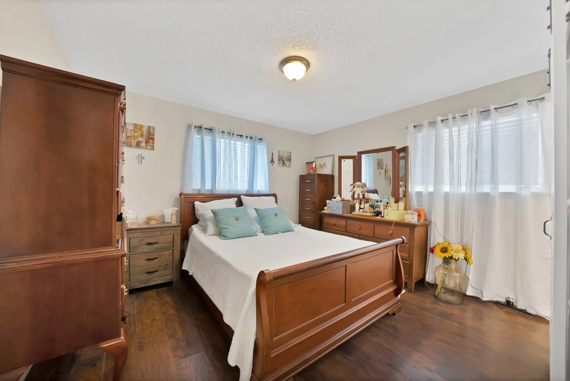 Single Family Residence For Sale in Tarrant County , 7824 Whitney Drive, White Settlement, Texas 76108, 3 Bedroom, 2 Bathroom, 1 Garage spaces, 1,718 Sqft, built in 1960, mls#21313733, Real Estate Agent in White Settlement, Homes For Sale in Tarrant county, Homes For Sale in White Settlement, Realtor in White Settlement Texas, Real Estate Brokerage Independent Realty Texas, Luminita Cordes Realtor