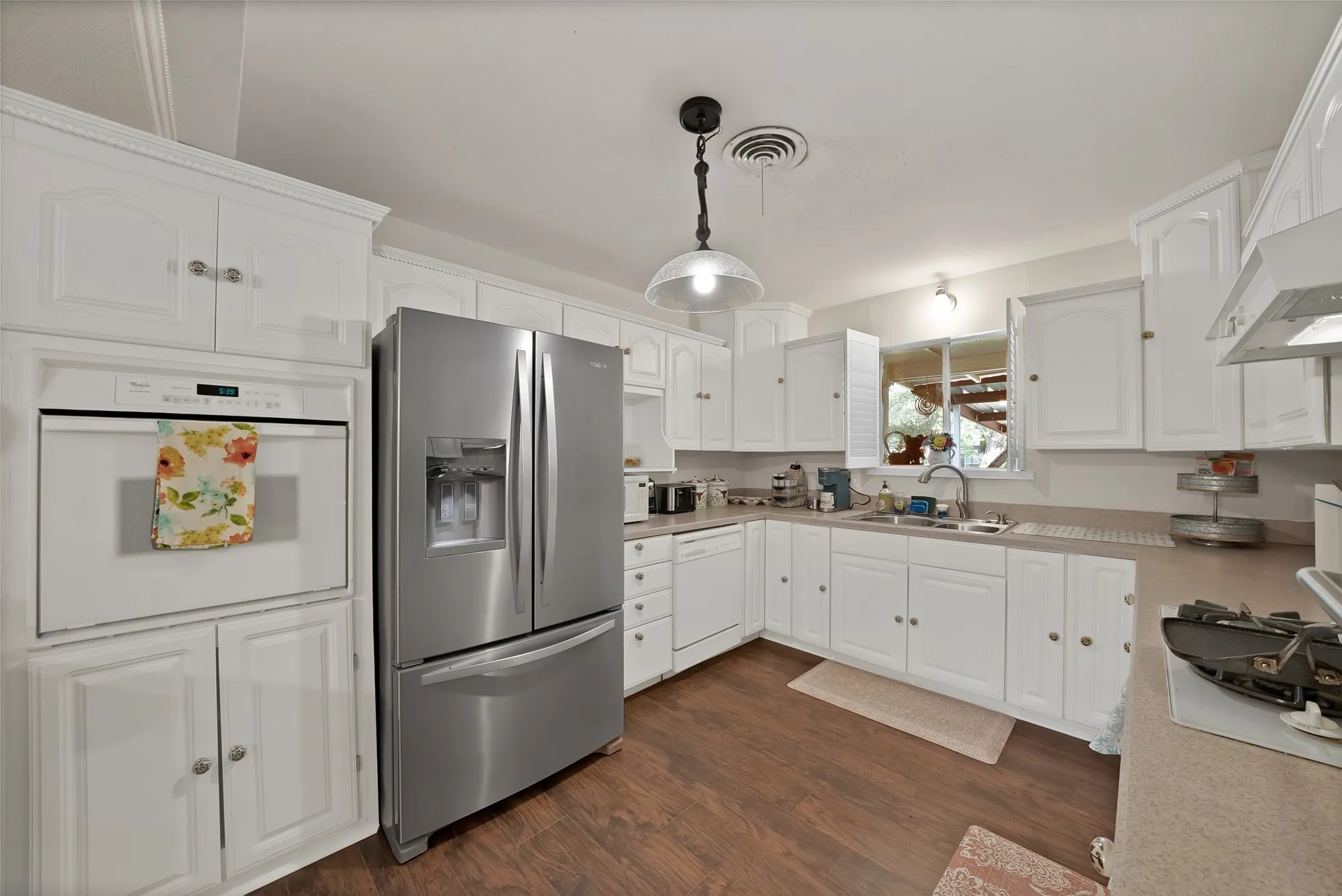 Single Family Residence For Sale in Tarrant County , 7824 Whitney Drive, White Settlement, Texas 76108, 3 Bedroom, 2 Bathroom, 1 Garage spaces, 1,718 Sqft, built in 1960, mls#21313733, Real Estate Agent in White Settlement, Homes For Sale in Tarrant county, Homes For Sale in White Settlement, Realtor in White Settlement Texas, Real Estate Brokerage Independent Realty Texas, Luminita Cordes Realtor
