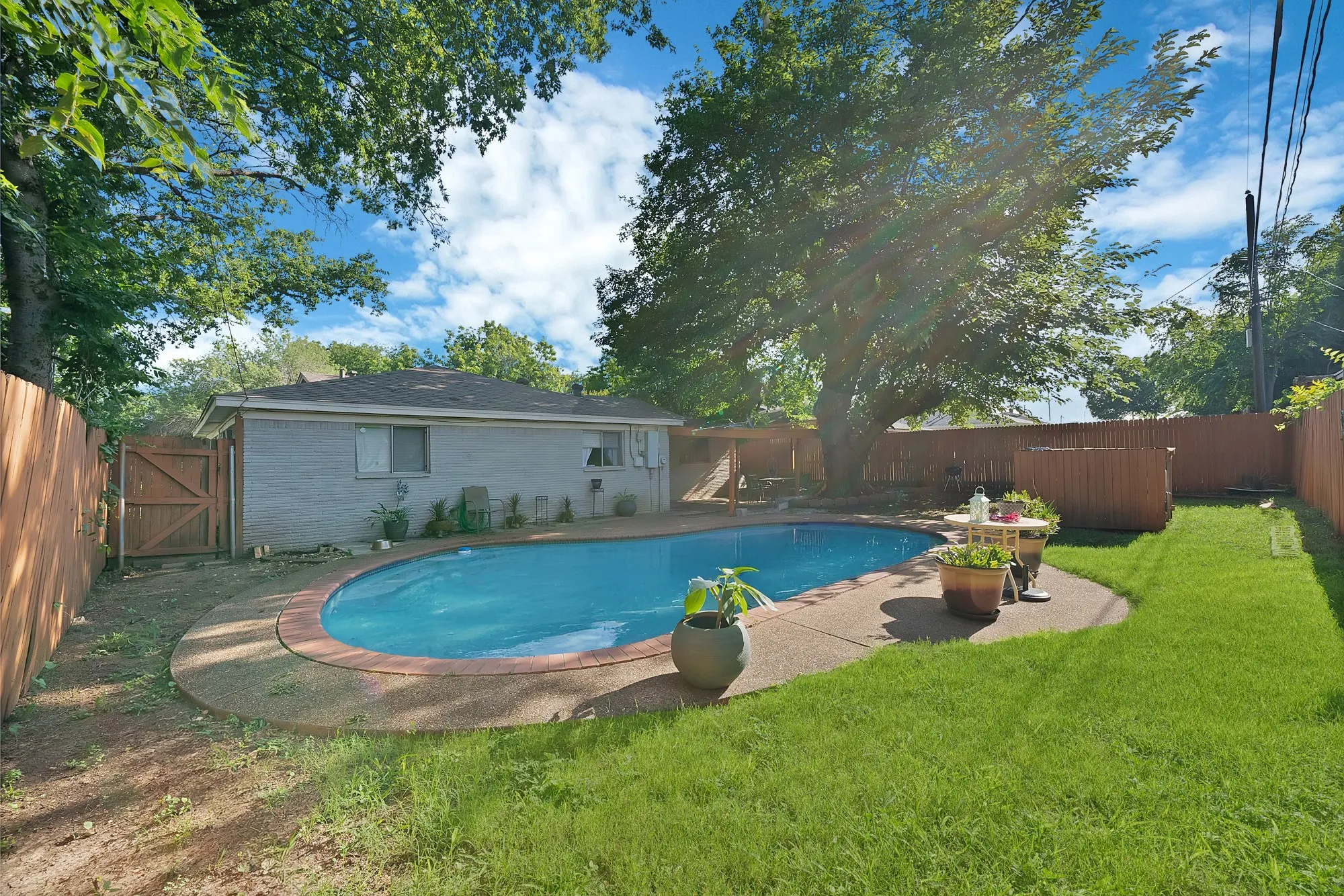 Single Family Residence For Sale in Tarrant County , 7824 Whitney Drive, White Settlement, Texas 76108, 3 Bedroom, 2 Bathroom, 1 Garage spaces, 1,718 Sqft, built in 1960, mls#21313733, Real Estate Agent in White Settlement, Homes For Sale in Tarrant county, Homes For Sale in White Settlement, Realtor in White Settlement Texas, Real Estate Brokerage Independent Realty Texas, Luminita Cordes Realtor