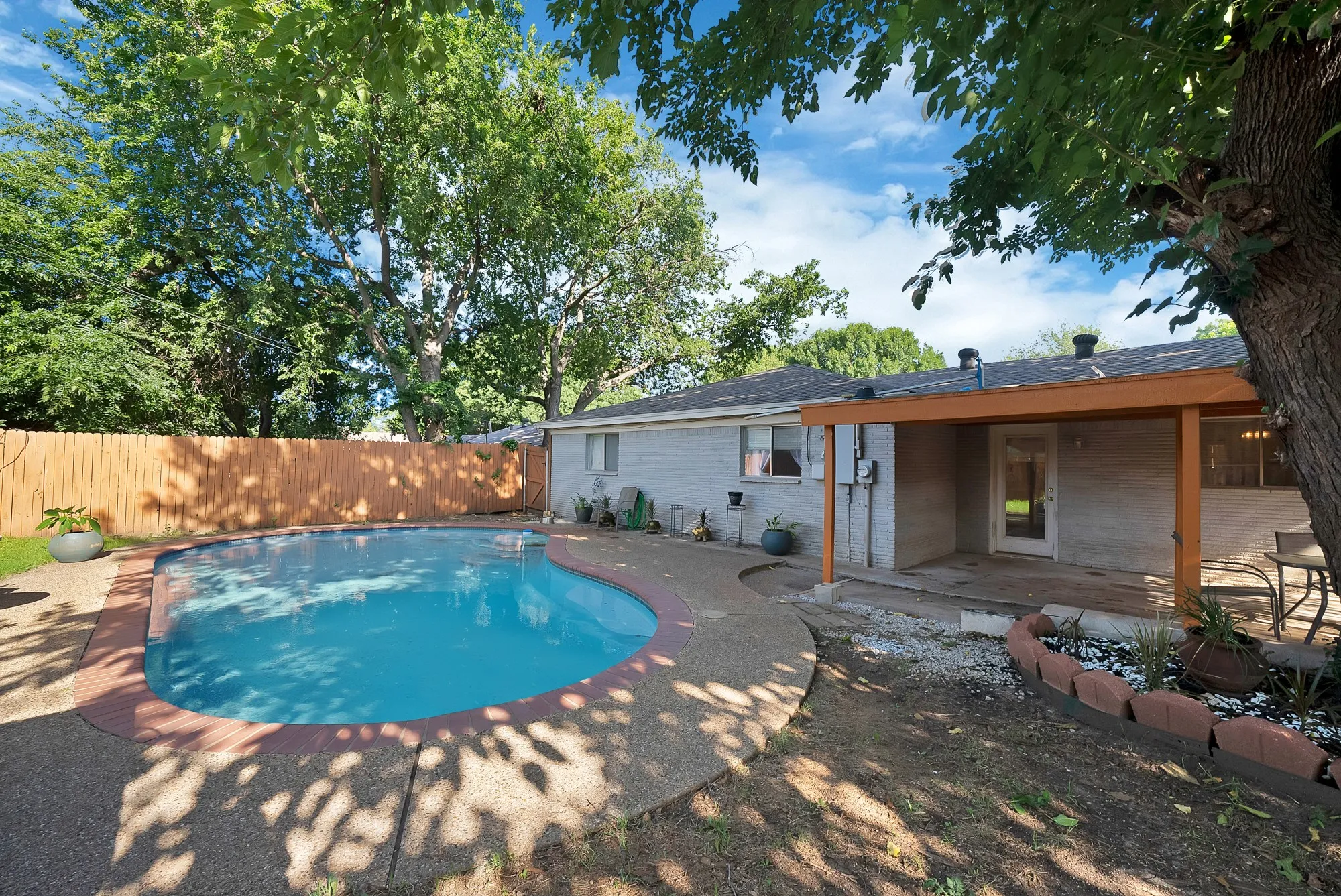 Single Family Residence For Sale in Tarrant County , 7824 Whitney Drive, White Settlement, Texas 76108, 3 Bedroom, 2 Bathroom, 1 Garage spaces, 1,718 Sqft, built in 1960, mls#21313733, Real Estate Agent in White Settlement, Homes For Sale in Tarrant county, Homes For Sale in White Settlement, Realtor in White Settlement Texas, Real Estate Brokerage Independent Realty Texas, Luminita Cordes Realtor