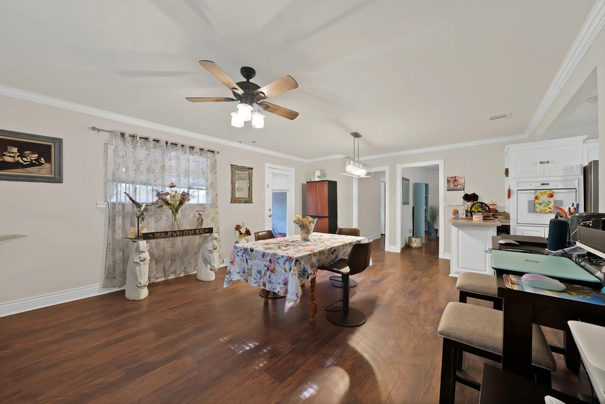 Single Family Residence For Sale in Tarrant County , 7824 Whitney Drive, White Settlement, Texas 76108, 3 Bedroom, 2 Bathroom, 1 Garage spaces, 1,718 Sqft, built in 1960, mls#21313733, Real Estate Agent in White Settlement, Homes For Sale in Tarrant county, Homes For Sale in White Settlement, Realtor in White Settlement Texas, Real Estate Brokerage Independent Realty Texas, Luminita Cordes Realtor