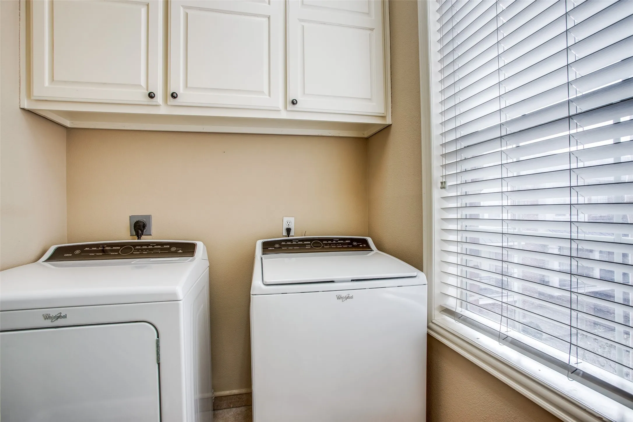 Condominium For Rent in Dallas County , 4518 Holland Avenue A, Dallas, Texas 75219, 2 Bedroom, 3 Bathroom, 2 Garage spaces, 1,868 Sqft, built in 2000, mls#21314366, Real Estate Agent in Dallas, Homes For Rent in Dallas county, Homes For Rent in Dallas, Realtor in Dallas Texas, Real Estate Brokerage Independent Realty Texas, Luminita Cordes Realtor