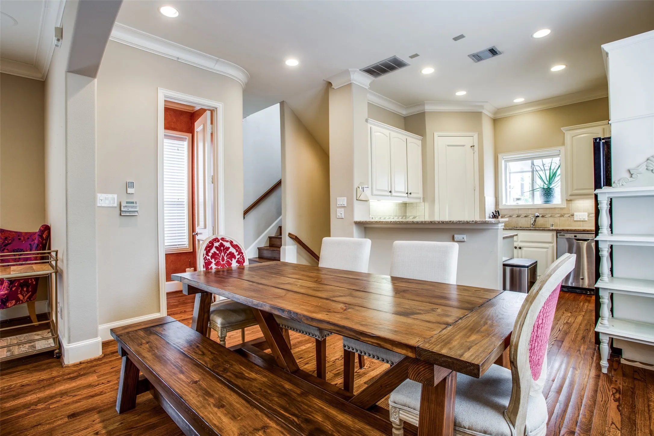 Condominium For Rent in Dallas County , 4518 Holland Avenue A, Dallas, Texas 75219, 2 Bedroom, 3 Bathroom, 2 Garage spaces, 1,868 Sqft, built in 2000, mls#21314366, Real Estate Agent in Dallas, Homes For Rent in Dallas county, Homes For Rent in Dallas, Realtor in Dallas Texas, Real Estate Brokerage Independent Realty Texas, Luminita Cordes Realtor