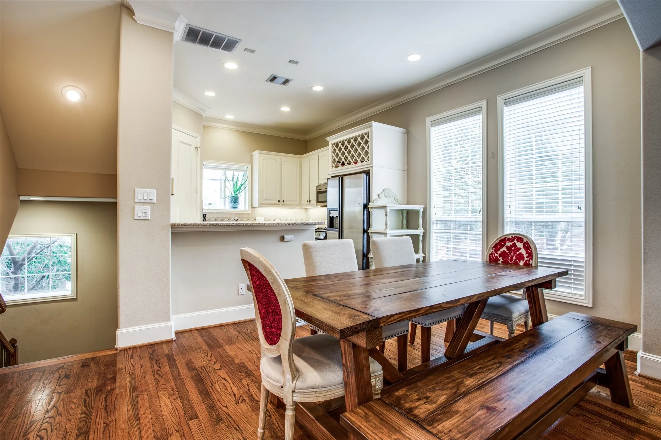 Condominium For Rent in Dallas County , 4518 Holland Avenue A, Dallas, Texas 75219, 2 Bedroom, 3 Bathroom, 2 Garage spaces, 1,868 Sqft, built in 2000, mls#21314366, Real Estate Agent in Dallas, Homes For Rent in Dallas county, Homes For Rent in Dallas, Realtor in Dallas Texas, Real Estate Brokerage Independent Realty Texas, Luminita Cordes Realtor