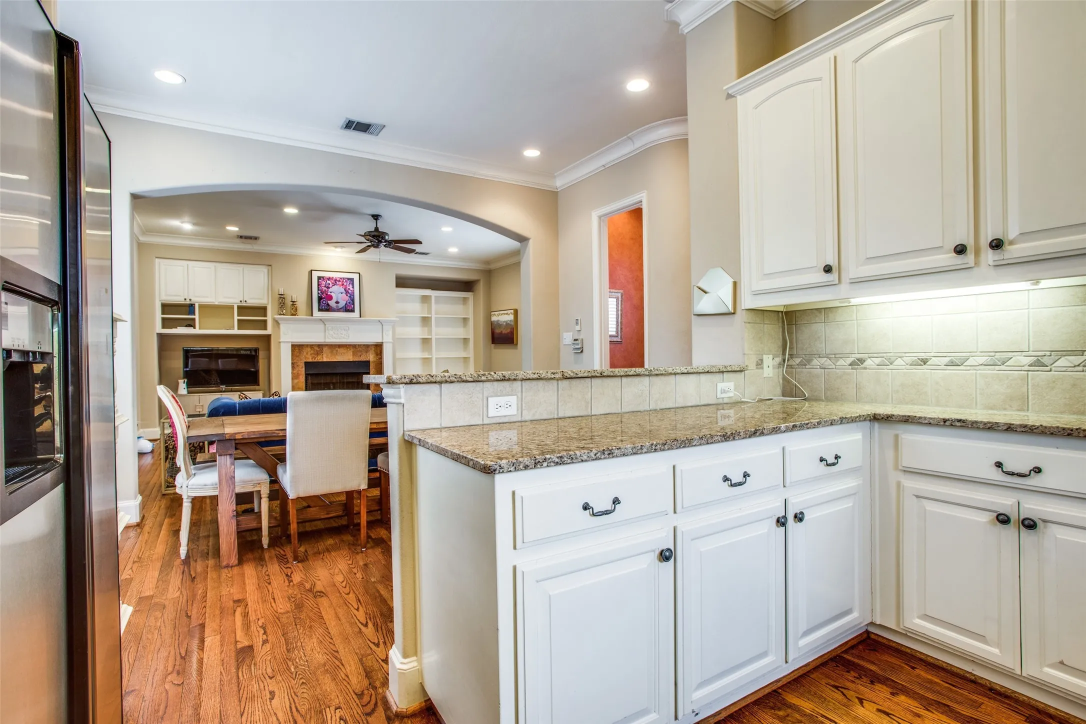 Condominium For Rent in Dallas County , 4518 Holland Avenue A, Dallas, Texas 75219, 2 Bedroom, 3 Bathroom, 2 Garage spaces, 1,868 Sqft, built in 2000, mls#21314366, Real Estate Agent in Dallas, Homes For Rent in Dallas county, Homes For Rent in Dallas, Realtor in Dallas Texas, Real Estate Brokerage Independent Realty Texas, Luminita Cordes Realtor