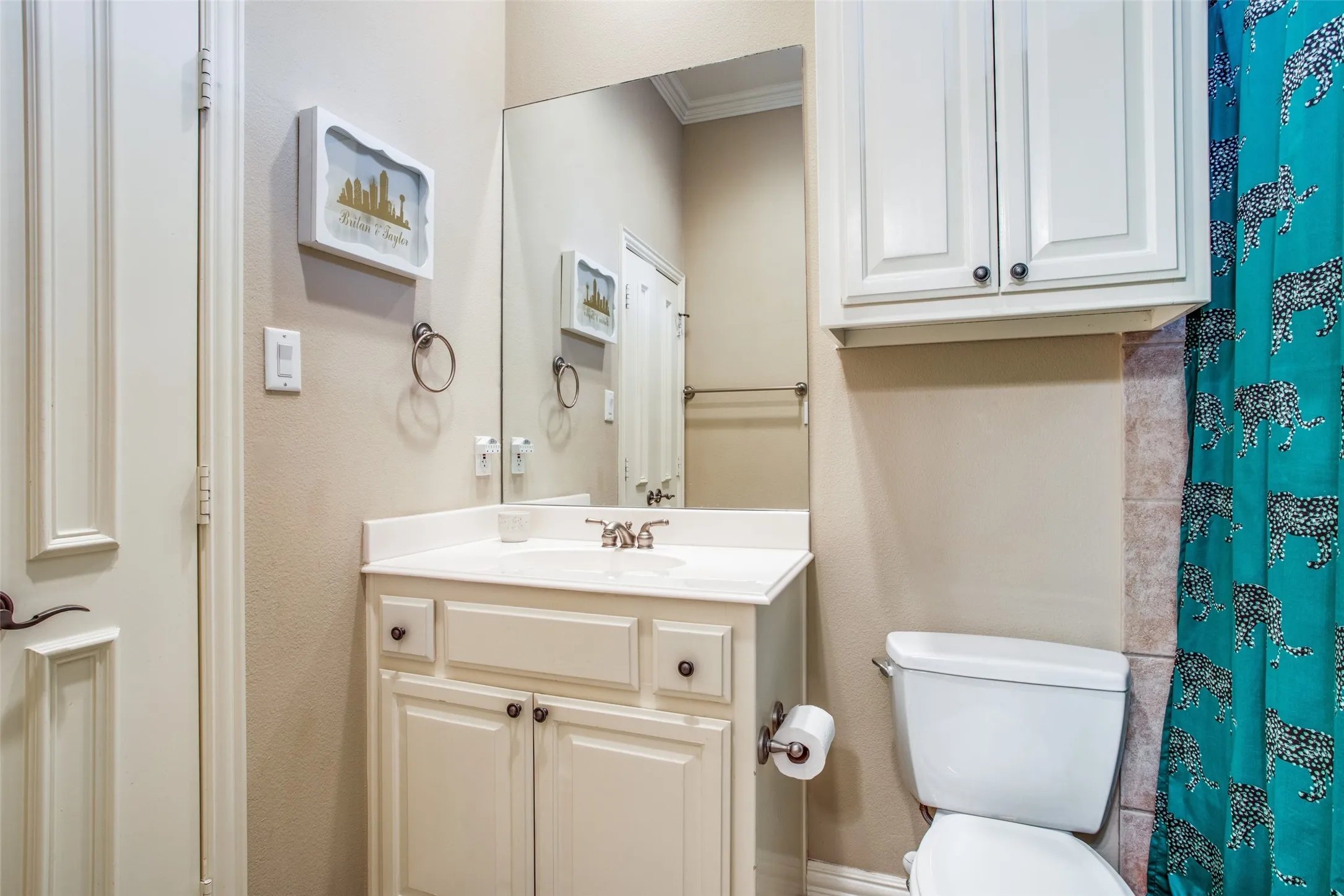 Condominium For Rent in Dallas County , 4518 Holland Avenue A, Dallas, Texas 75219, 2 Bedroom, 3 Bathroom, 2 Garage spaces, 1,868 Sqft, built in 2000, mls#21314366, Real Estate Agent in Dallas, Homes For Rent in Dallas county, Homes For Rent in Dallas, Realtor in Dallas Texas, Real Estate Brokerage Independent Realty Texas, Luminita Cordes Realtor