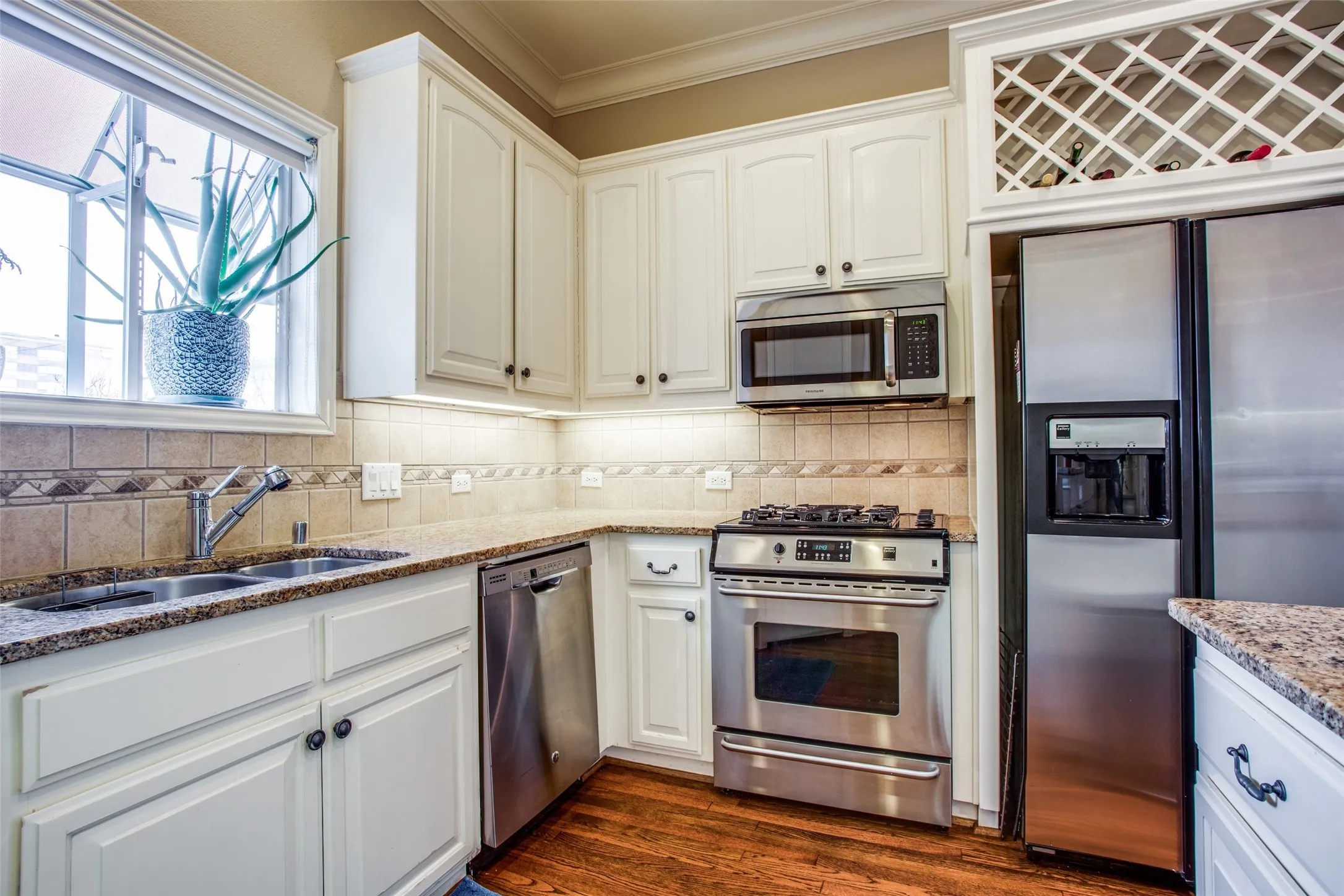 Condominium For Rent in Dallas County , 4518 Holland Avenue A, Dallas, Texas 75219, 2 Bedroom, 3 Bathroom, 2 Garage spaces, 1,868 Sqft, built in 2000, mls#21314366, Real Estate Agent in Dallas, Homes For Rent in Dallas county, Homes For Rent in Dallas, Realtor in Dallas Texas, Real Estate Brokerage Independent Realty Texas, Luminita Cordes Realtor