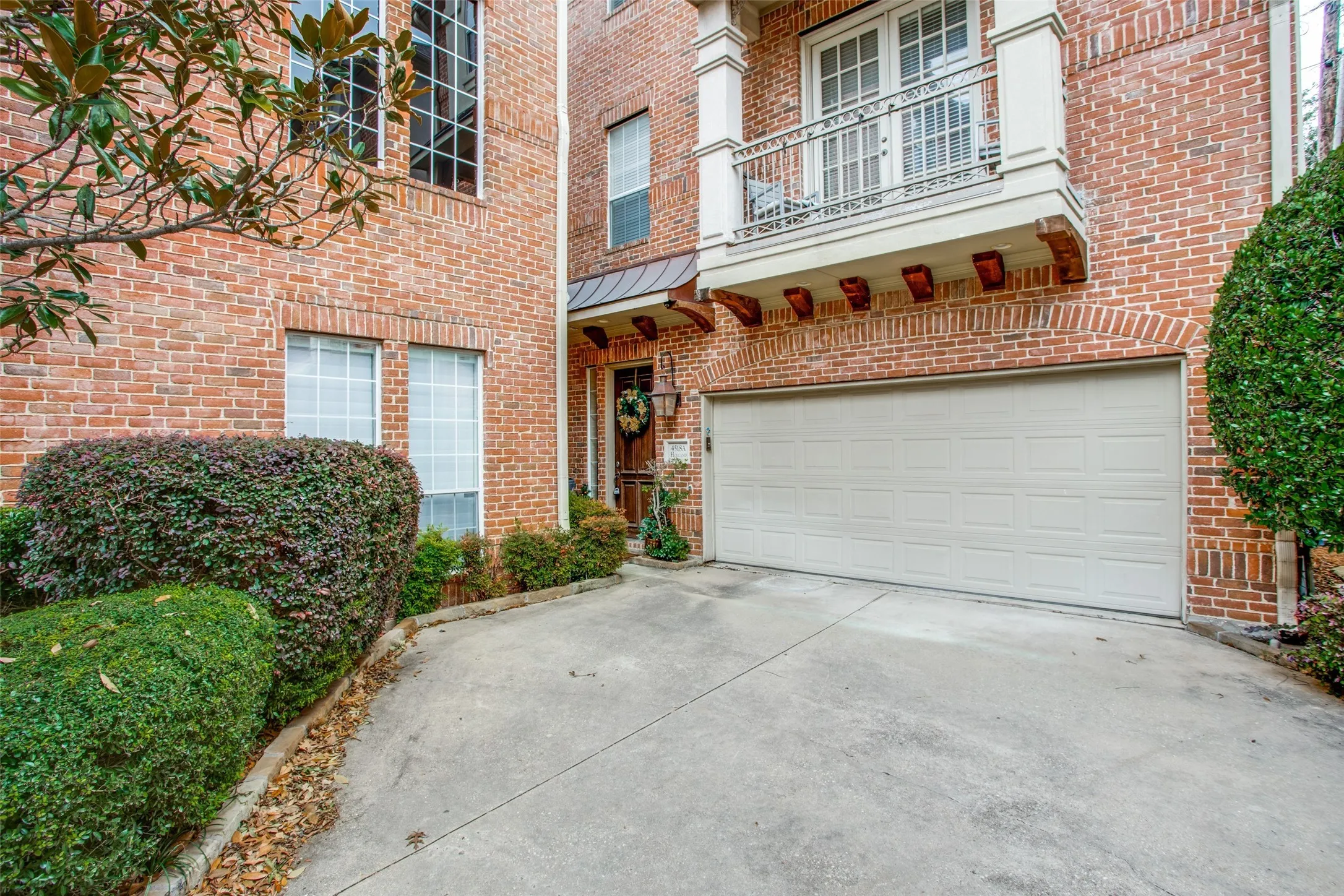 Condominium For Rent in Dallas County , 4518 Holland Avenue A, Dallas, Texas 75219, 2 Bedroom, 3 Bathroom, 2 Garage spaces, 1,868 Sqft, built in 2000, mls#21314366, Real Estate Agent in Dallas, Homes For Rent in Dallas county, Homes For Rent in Dallas, Realtor in Dallas Texas, Real Estate Brokerage Independent Realty Texas, Luminita Cordes Realtor