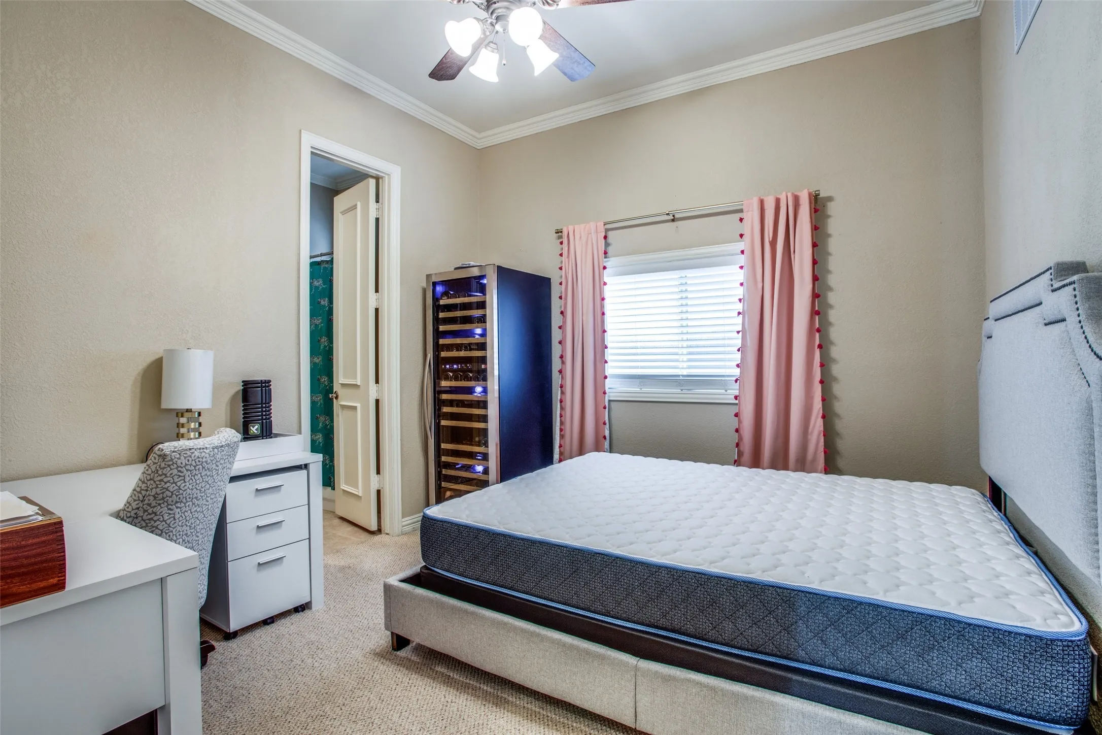 Condominium For Rent in Dallas County , 4518 Holland Avenue A, Dallas, Texas 75219, 2 Bedroom, 3 Bathroom, 2 Garage spaces, 1,868 Sqft, built in 2000, mls#21314366, Real Estate Agent in Dallas, Homes For Rent in Dallas county, Homes For Rent in Dallas, Realtor in Dallas Texas, Real Estate Brokerage Independent Realty Texas, Luminita Cordes Realtor