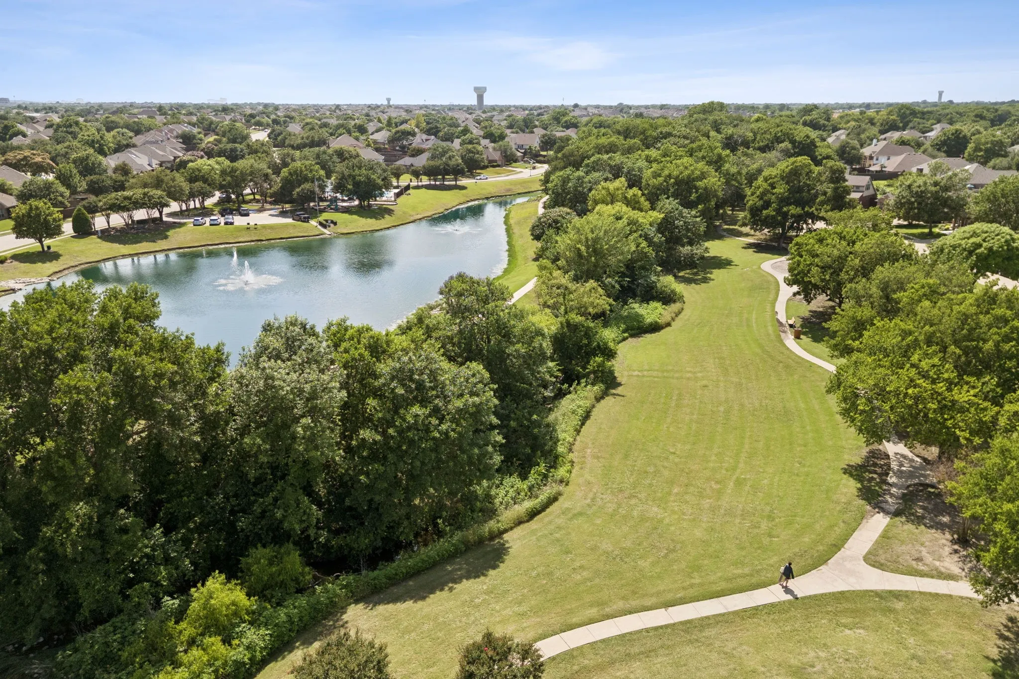 Aerial view of the community lake, walking trails
and green spaces.
