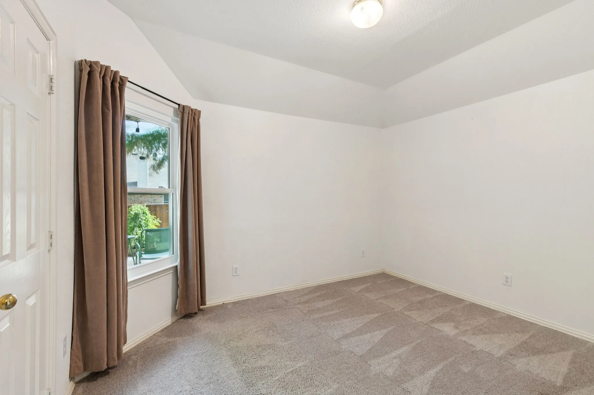 Split secondary bedroom.