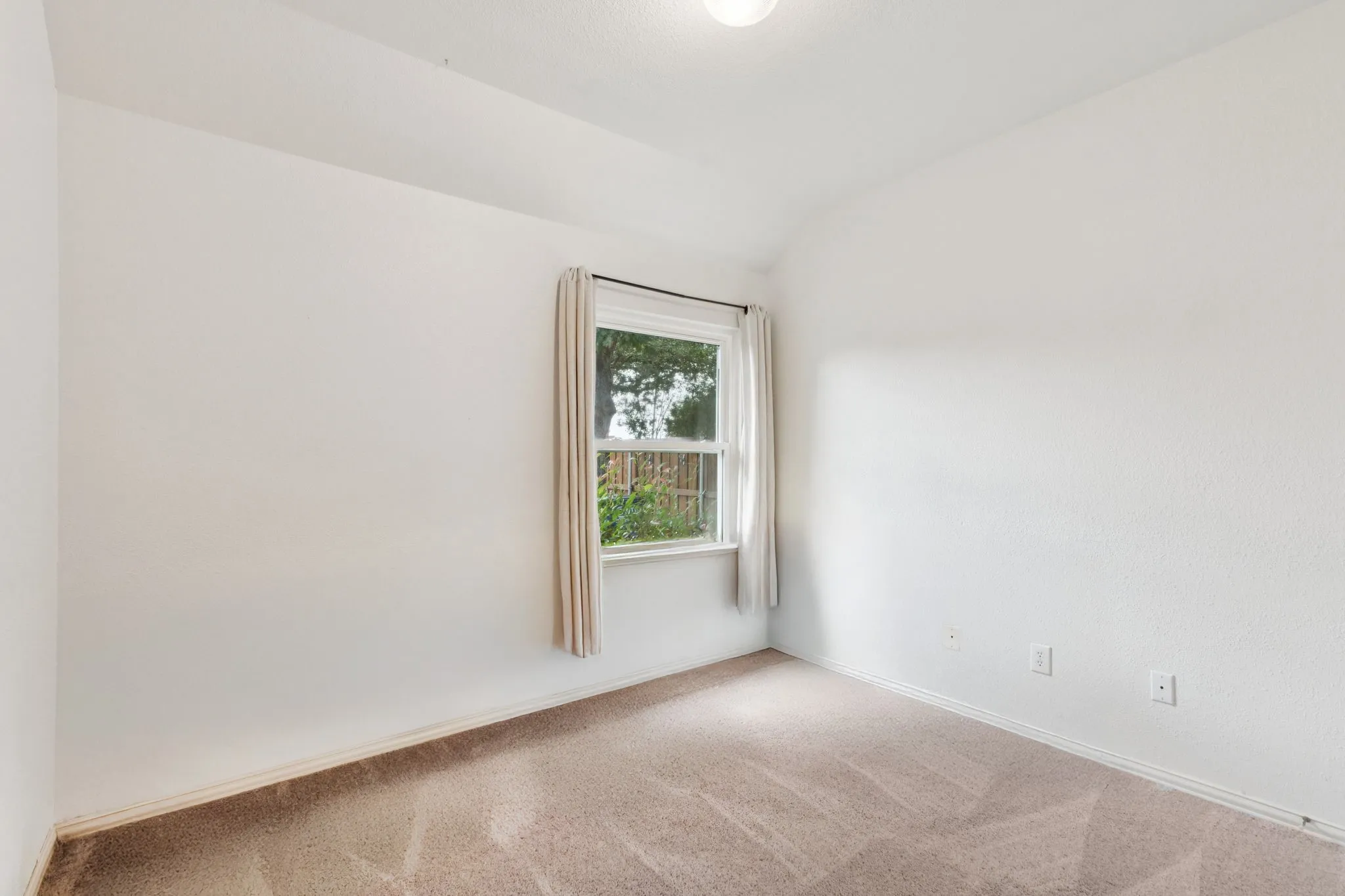 Split secondary bedroom.
