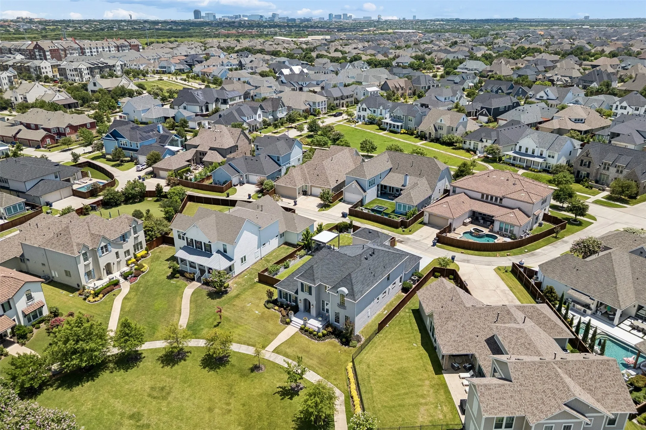 Single Family Residence For Sale in Denton County , 3892 Rittenhouse Street, Frisco, Texas 75034, 4 Bedroom, 5 Bathroom, 3 Garage spaces, 4,111 Sqft, built in 2016, mls#21314370, Real Estate Agent in Frisco, Homes For Sale in Denton county, Homes For Sale in Frisco, Realtor in Frisco Texas, Real Estate Brokerage Independent Realty Texas, Luminita Cordes Realtor