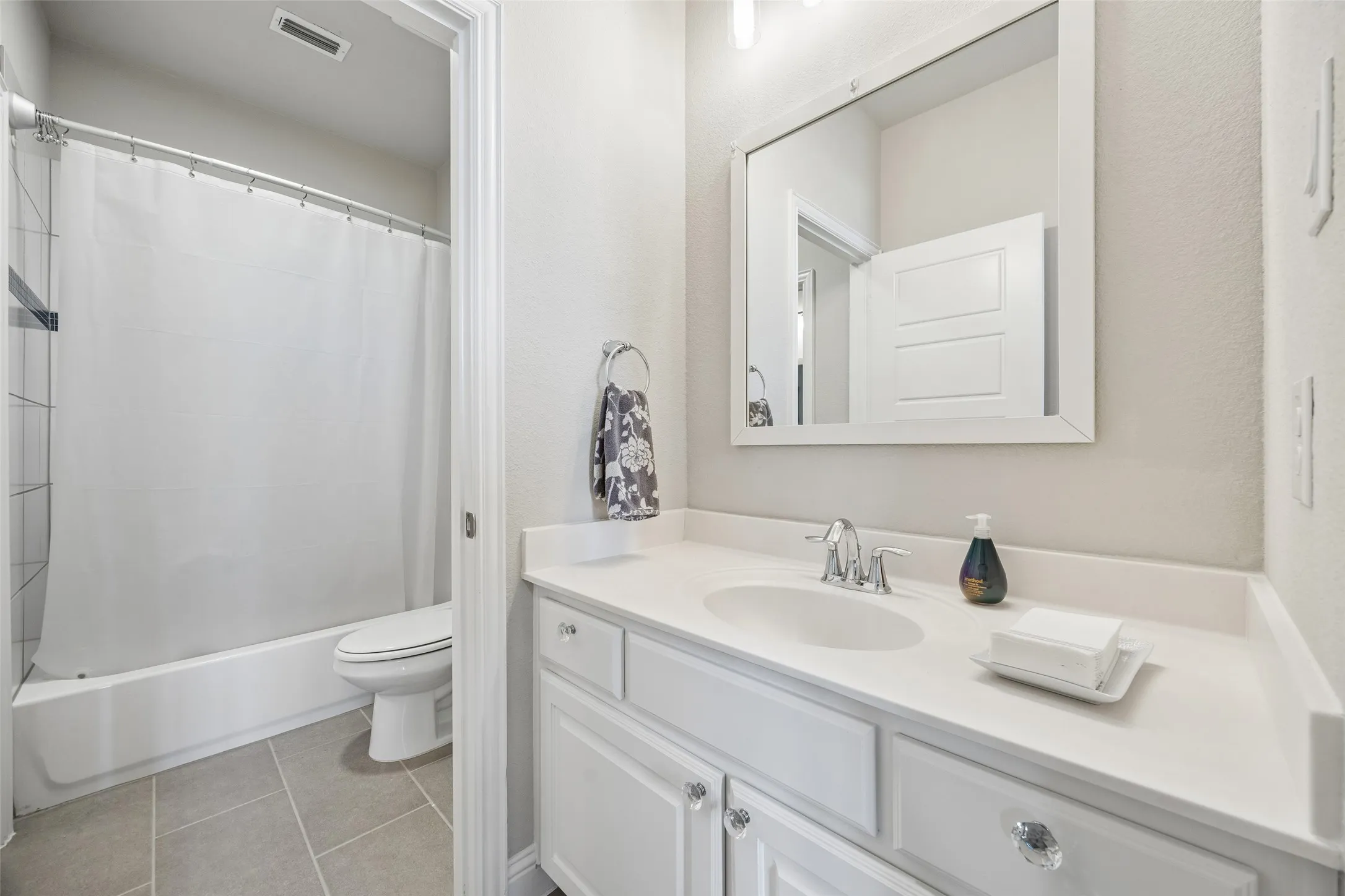 Single Family Residence For Sale in Denton County , 3892 Rittenhouse Street, Frisco, Texas 75034, 4 Bedroom, 5 Bathroom, 3 Garage spaces, 4,111 Sqft, built in 2016, mls#21314370, Real Estate Agent in Frisco, Homes For Sale in Denton county, Homes For Sale in Frisco, Realtor in Frisco Texas, Real Estate Brokerage Independent Realty Texas, Luminita Cordes Realtor