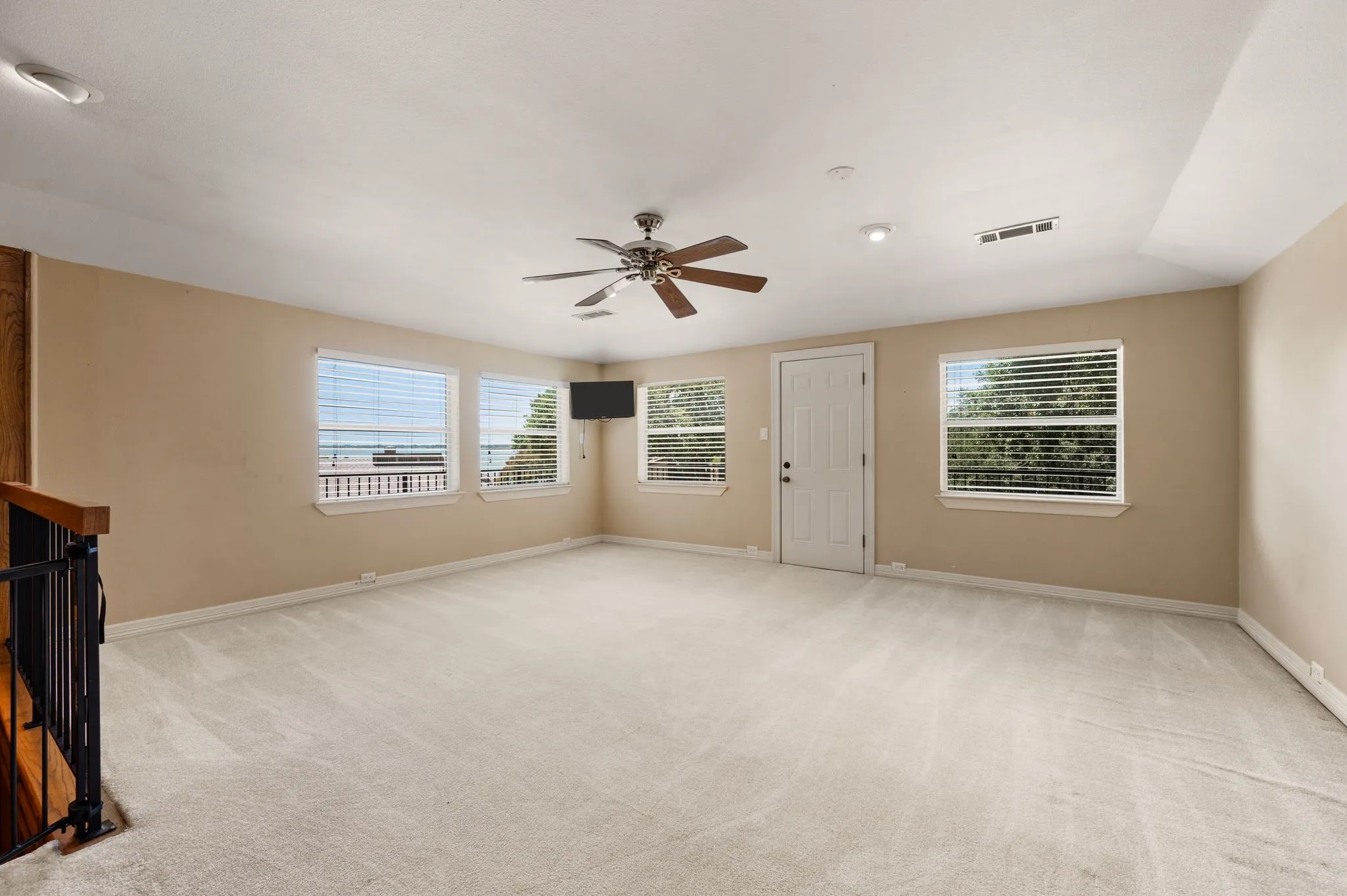 Single Family Residence For Sale in Rockwall County , 1501 S Lakeshore Drive, Rockwall, Texas 75087, 4 Bedroom, 3 Bathroom, 3 Garage spaces, 3,263 Sqft, built in 1981, mls#21314384, Real Estate Agent in Rockwall, Homes For Sale in Rockwall county, Homes For Sale in Rockwall, Realtor in Rockwall Texas, Real Estate Brokerage Independent Realty Texas, Luminita Cordes Realtor