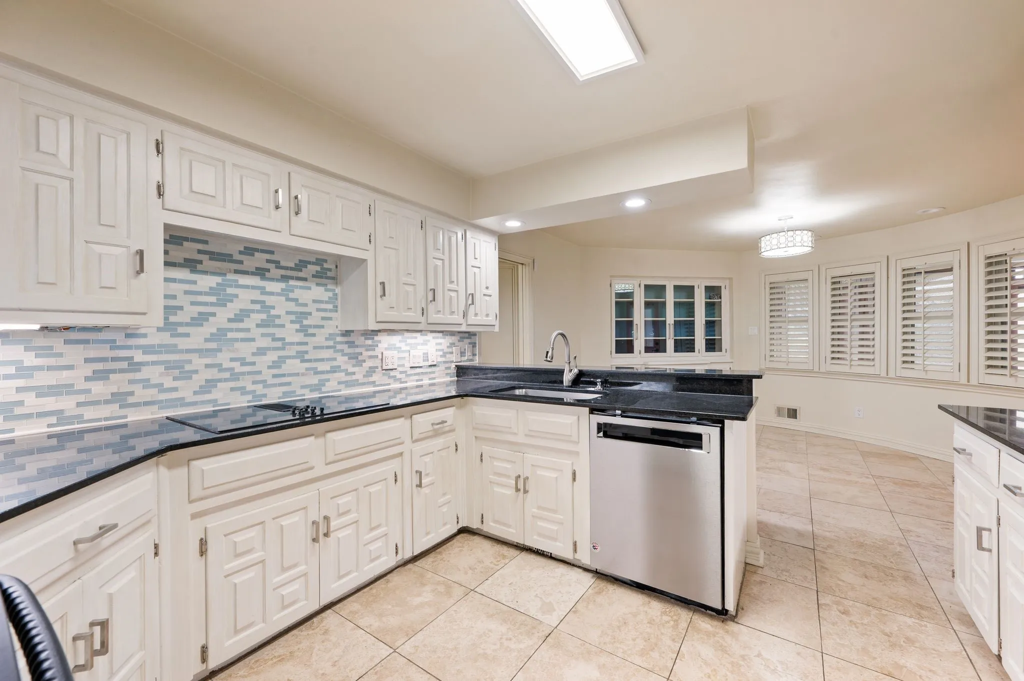 Single Family Residence For Sale in Rockwall County , 1501 S Lakeshore Drive, Rockwall, Texas 75087, 4 Bedroom, 3 Bathroom, 3 Garage spaces, 3,263 Sqft, built in 1981, mls#21314384, Real Estate Agent in Rockwall, Homes For Sale in Rockwall county, Homes For Sale in Rockwall, Realtor in Rockwall Texas, Real Estate Brokerage Independent Realty Texas, Luminita Cordes Realtor