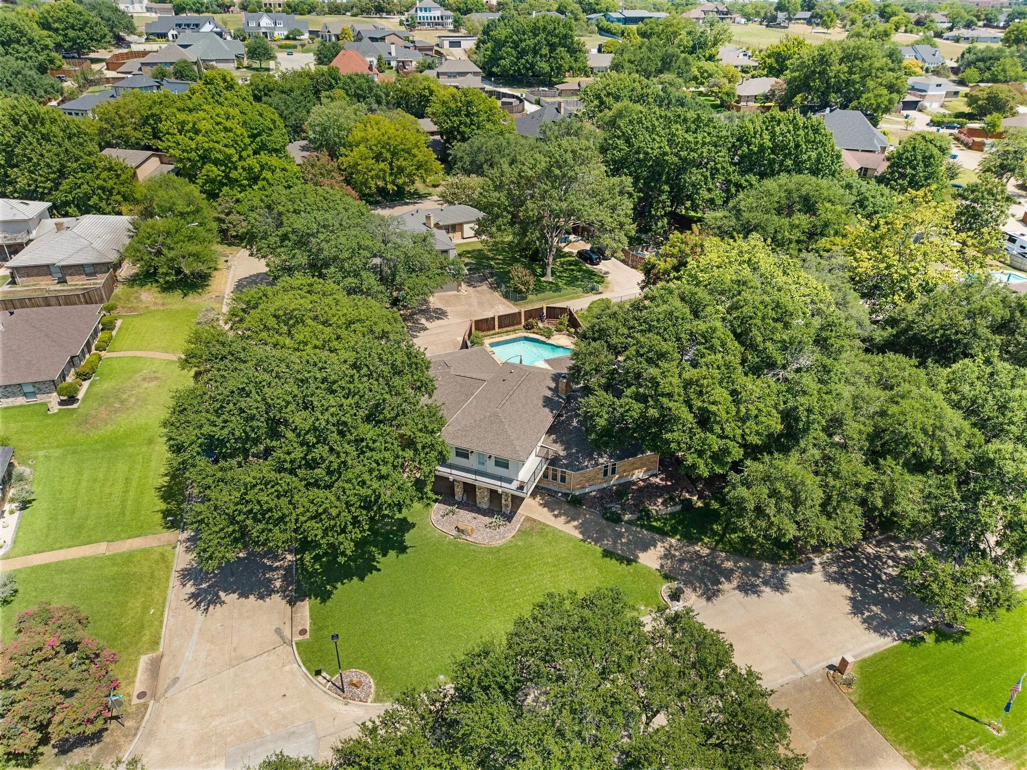 Single Family Residence For Sale in Rockwall County , 1501 S Lakeshore Drive, Rockwall, Texas 75087, 4 Bedroom, 3 Bathroom, 3 Garage spaces, 3,263 Sqft, built in 1981, mls#21314384, Real Estate Agent in Rockwall, Homes For Sale in Rockwall county, Homes For Sale in Rockwall, Realtor in Rockwall Texas, Real Estate Brokerage Independent Realty Texas, Luminita Cordes Realtor
