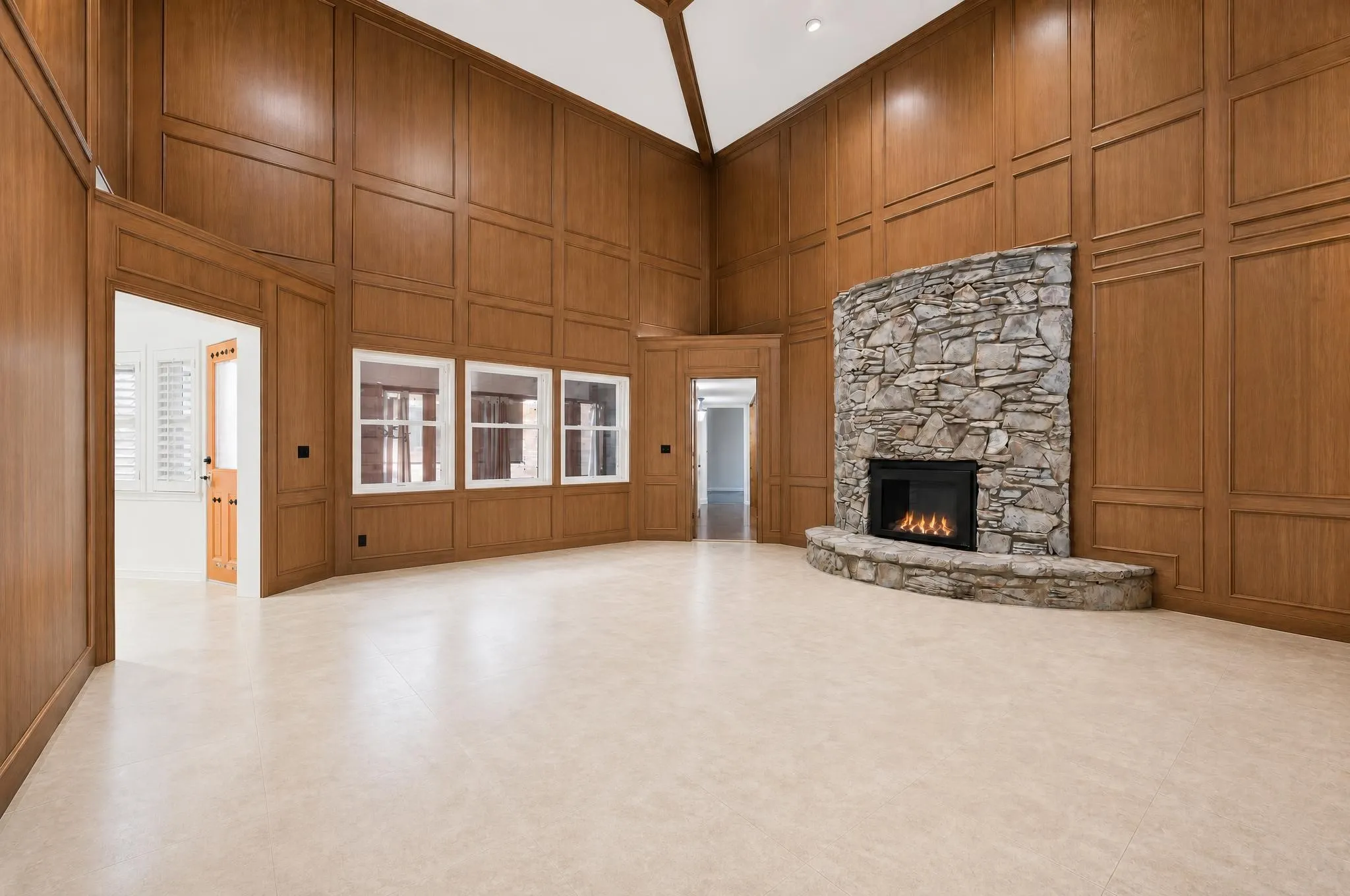 Single Family Residence For Sale in Rockwall County , 1501 S Lakeshore Drive, Rockwall, Texas 75087, 4 Bedroom, 3 Bathroom, 3 Garage spaces, 3,263 Sqft, built in 1981, mls#21314384, Real Estate Agent in Rockwall, Homes For Sale in Rockwall county, Homes For Sale in Rockwall, Realtor in Rockwall Texas, Real Estate Brokerage Independent Realty Texas, Luminita Cordes Realtor