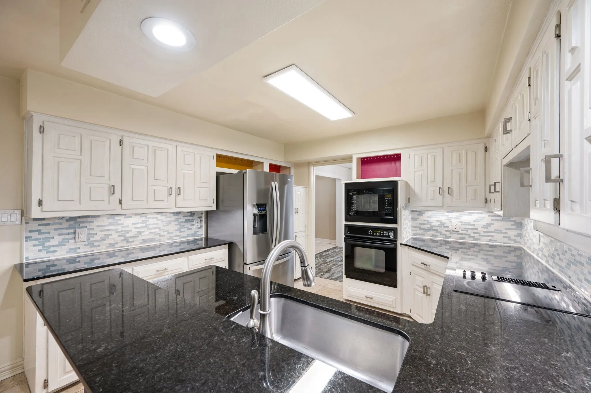 Single Family Residence For Sale in Rockwall County , 1501 S Lakeshore Drive, Rockwall, Texas 75087, 4 Bedroom, 3 Bathroom, 3 Garage spaces, 3,263 Sqft, built in 1981, mls#21314384, Real Estate Agent in Rockwall, Homes For Sale in Rockwall county, Homes For Sale in Rockwall, Realtor in Rockwall Texas, Real Estate Brokerage Independent Realty Texas, Luminita Cordes Realtor