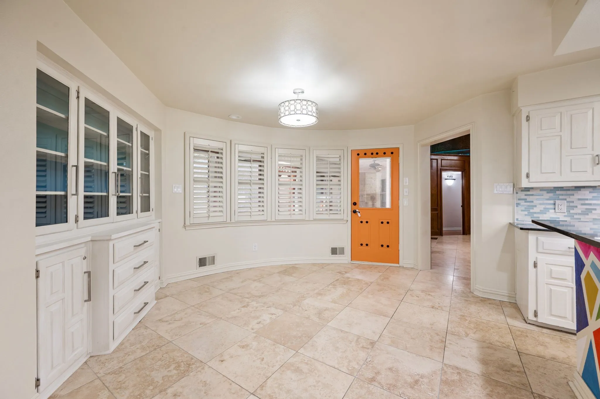 Single Family Residence For Sale in Rockwall County , 1501 S Lakeshore Drive, Rockwall, Texas 75087, 4 Bedroom, 3 Bathroom, 3 Garage spaces, 3,263 Sqft, built in 1981, mls#21314384, Real Estate Agent in Rockwall, Homes For Sale in Rockwall county, Homes For Sale in Rockwall, Realtor in Rockwall Texas, Real Estate Brokerage Independent Realty Texas, Luminita Cordes Realtor