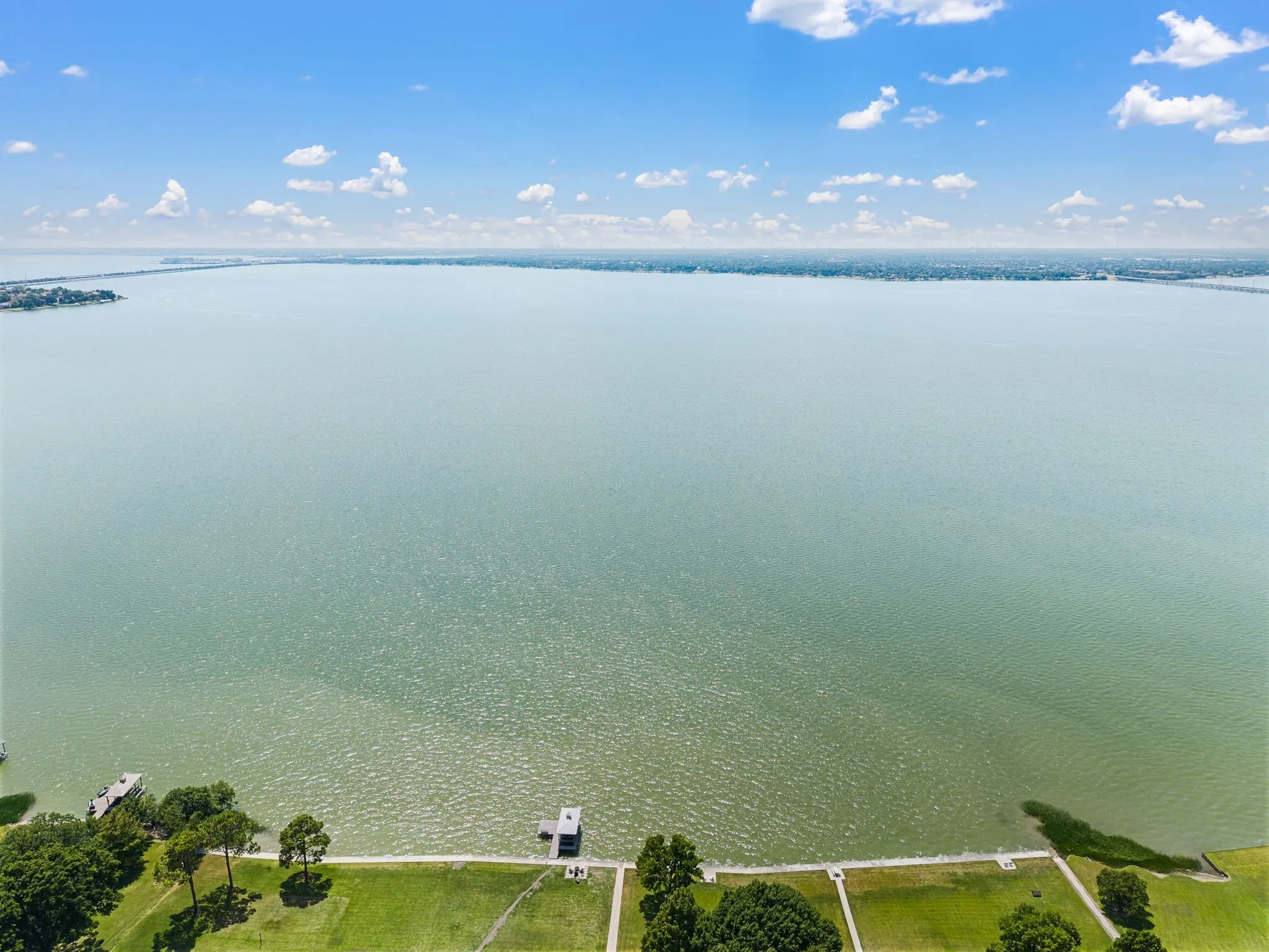 Single Family Residence For Sale in Rockwall County , 1501 S Lakeshore Drive, Rockwall, Texas 75087, 4 Bedroom, 3 Bathroom, 3 Garage spaces, 3,263 Sqft, built in 1981, mls#21314384, Real Estate Agent in Rockwall, Homes For Sale in Rockwall county, Homes For Sale in Rockwall, Realtor in Rockwall Texas, Real Estate Brokerage Independent Realty Texas, Luminita Cordes Realtor