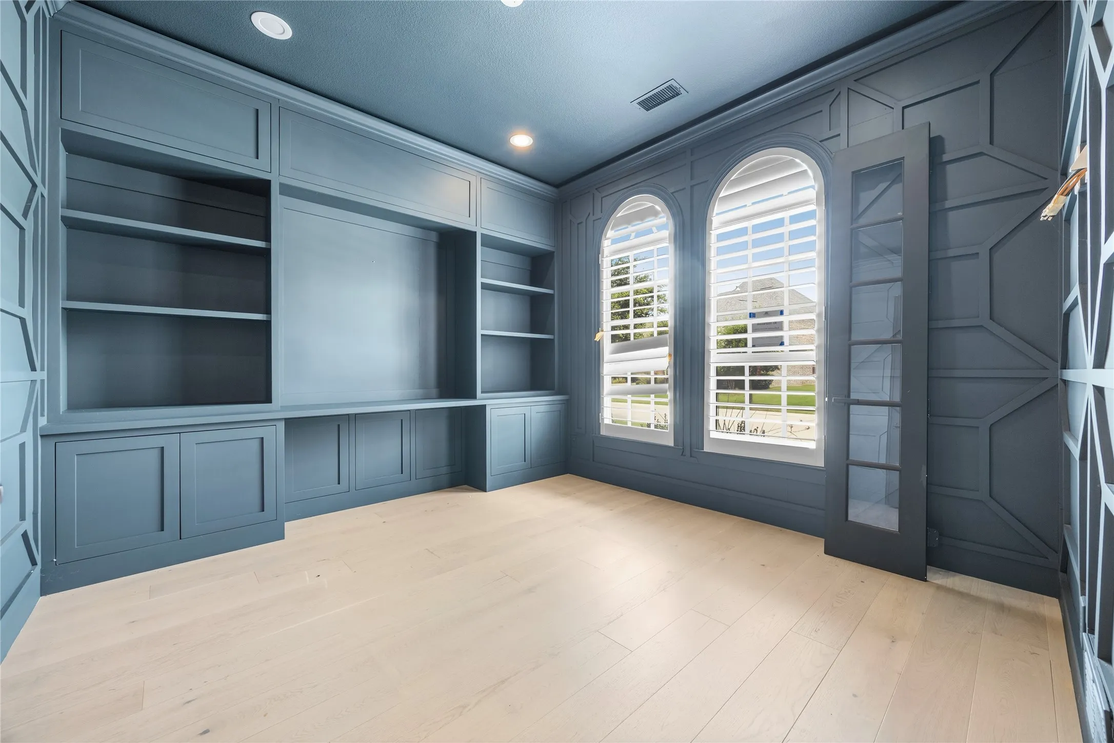 Single Family Residence For Sale in Collin County , 1422 Teasley Lane, Celina, Texas 75009, 5 Bedroom, 5 Bathroom, 3 Garage spaces, 4,905 Sqft, built in 2016, mls#21296302, Real Estate Agent in Celina, Homes For Sale in Collin county, Homes For Sale in Celina, Realtor in Celina Texas, Real Estate Brokerage Independent Realty Texas, Luminita Cordes Realtor