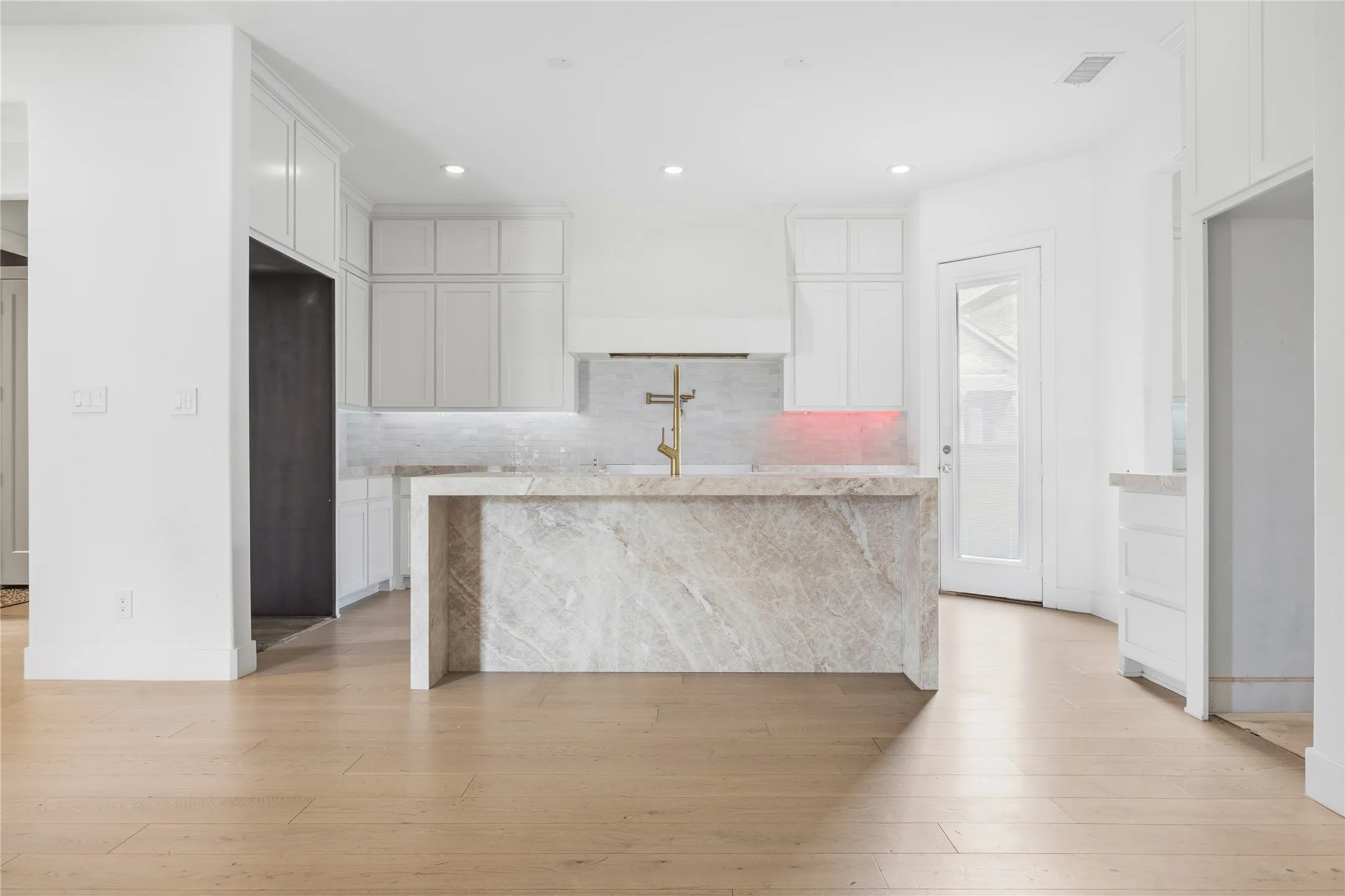 Single Family Residence For Sale in Collin County , 1422 Teasley Lane, Celina, Texas 75009, 5 Bedroom, 5 Bathroom, 3 Garage spaces, 4,905 Sqft, built in 2016, mls#21296302, Real Estate Agent in Celina, Homes For Sale in Collin county, Homes For Sale in Celina, Realtor in Celina Texas, Real Estate Brokerage Independent Realty Texas, Luminita Cordes Realtor