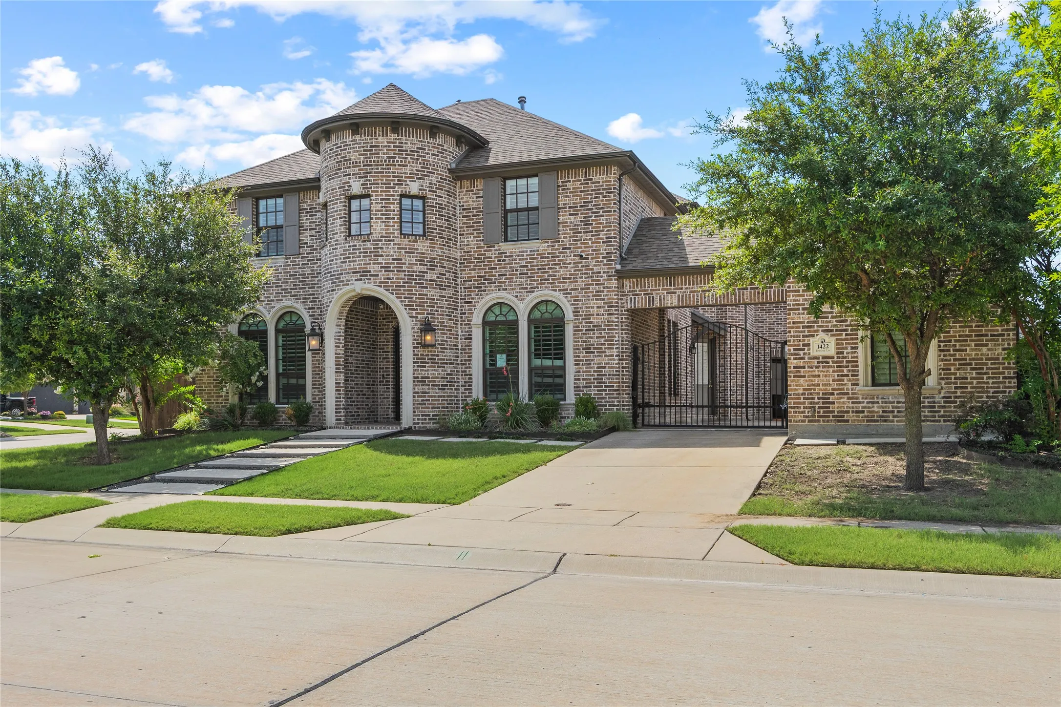 Single Family Residence For Sale in Collin County , 1422 Teasley Lane, Celina, Texas 75009, 5 Bedroom, 5 Bathroom, 3 Garage spaces, 4,905 Sqft, built in 2016, mls#21296302, Real Estate Agent in Celina, Homes For Sale in Collin county, Homes For Sale in Celina, Realtor in Celina Texas, Real Estate Brokerage Independent Realty Texas, Luminita Cordes Realtor