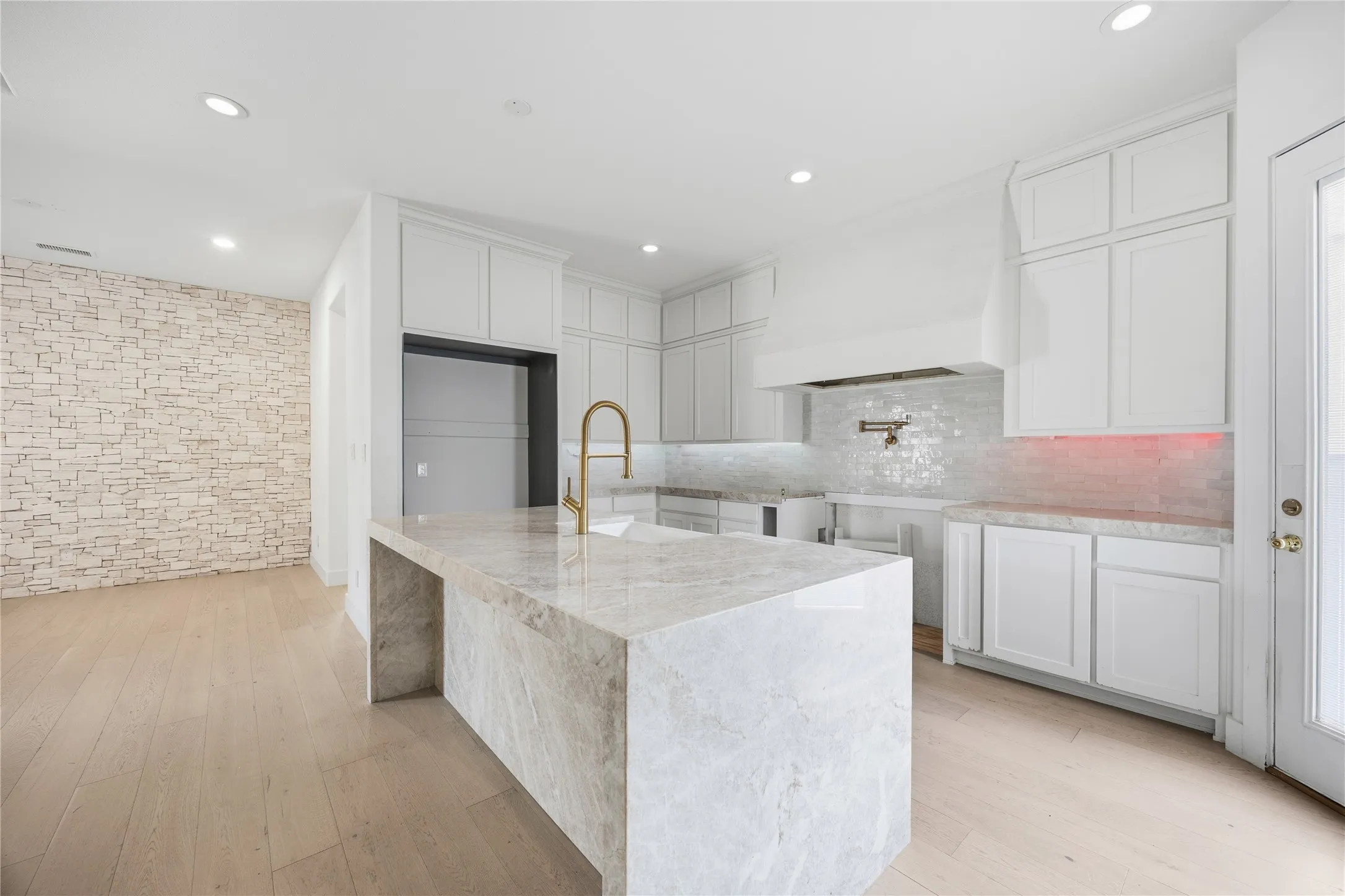 Single Family Residence For Sale in Collin County , 1422 Teasley Lane, Celina, Texas 75009, 5 Bedroom, 5 Bathroom, 3 Garage spaces, 4,905 Sqft, built in 2016, mls#21296302, Real Estate Agent in Celina, Homes For Sale in Collin county, Homes For Sale in Celina, Realtor in Celina Texas, Real Estate Brokerage Independent Realty Texas, Luminita Cordes Realtor