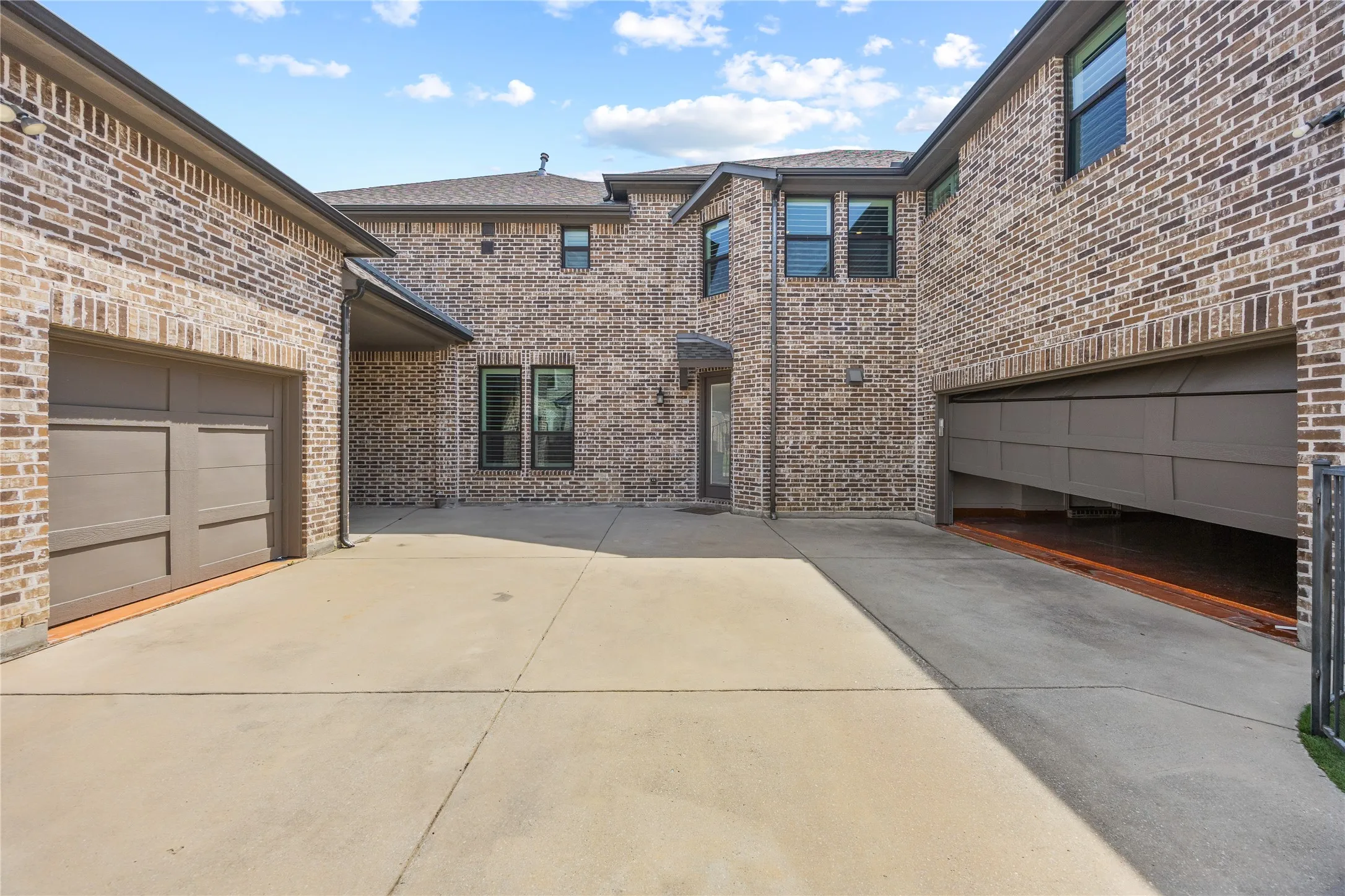 Single Family Residence For Sale in Collin County , 1422 Teasley Lane, Celina, Texas 75009, 5 Bedroom, 5 Bathroom, 3 Garage spaces, 4,905 Sqft, built in 2016, mls#21296302, Real Estate Agent in Celina, Homes For Sale in Collin county, Homes For Sale in Celina, Realtor in Celina Texas, Real Estate Brokerage Independent Realty Texas, Luminita Cordes Realtor